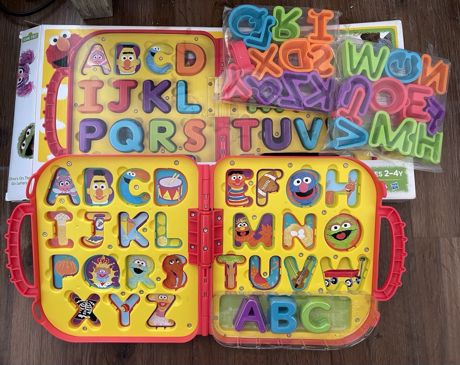 Sesame Street Elmo’s On The Go Letters Alphabet Carry Case COMPLETE ABC NEW