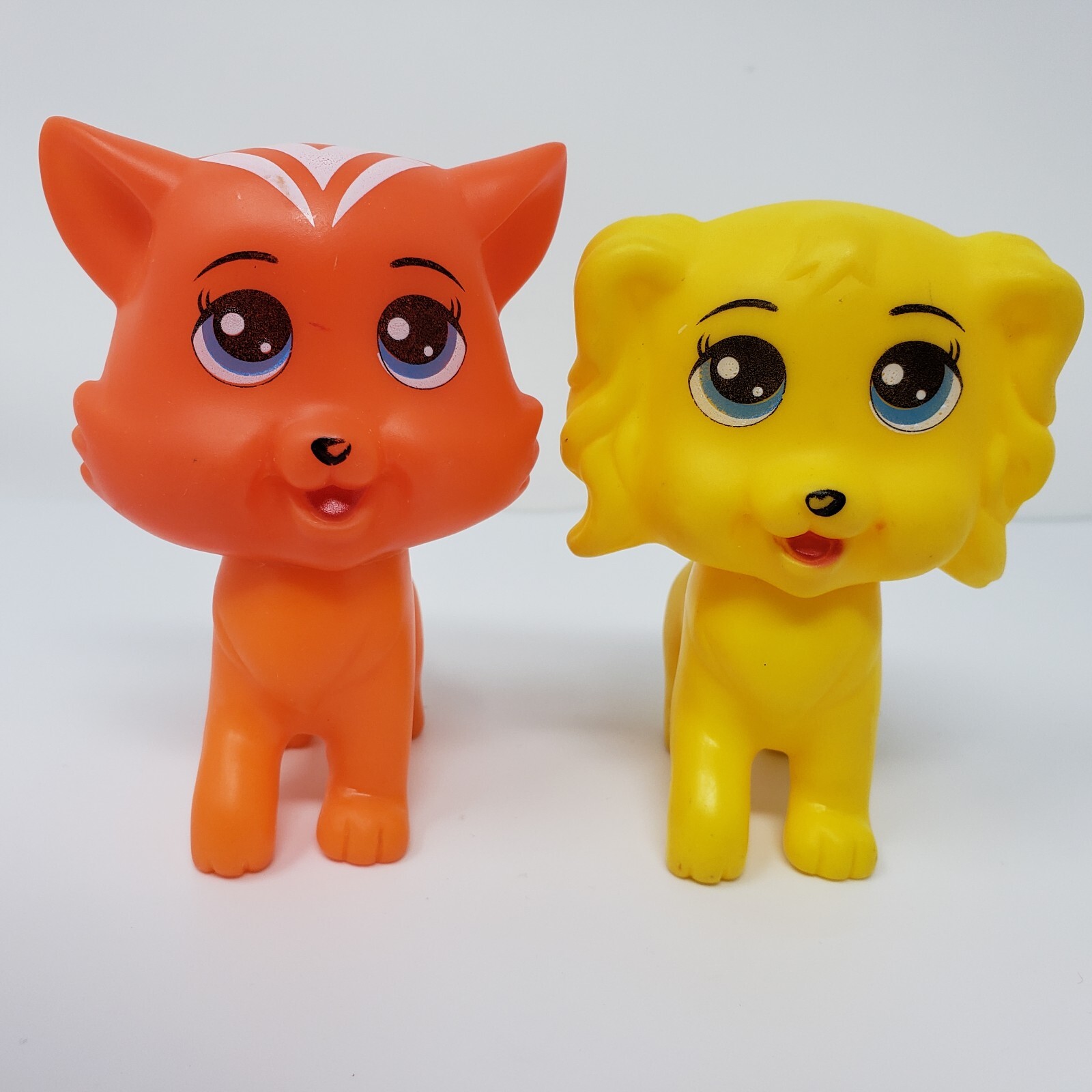 Dog Cat Kitten Plastic Toy Figures Not Branded Lot of 2