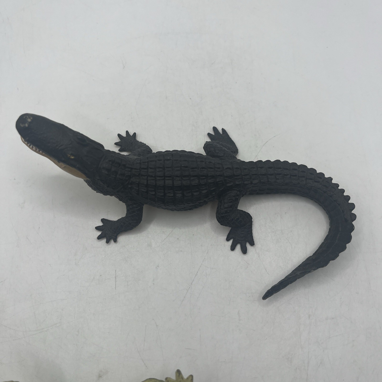 Lot of 2 Vintage Safari Ltd. 6″ Alligators 1996 & 1997