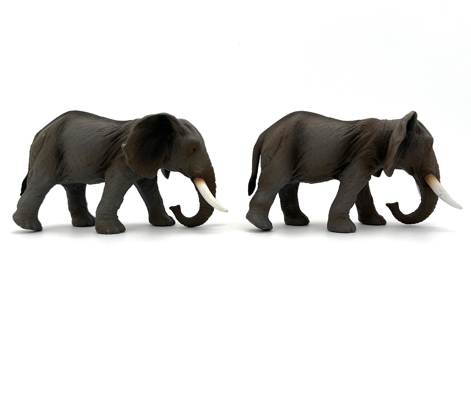 Set of 4 MOJO Wildlife African Elephant Figures Brown 2011 Gray 2015 Pre-owned