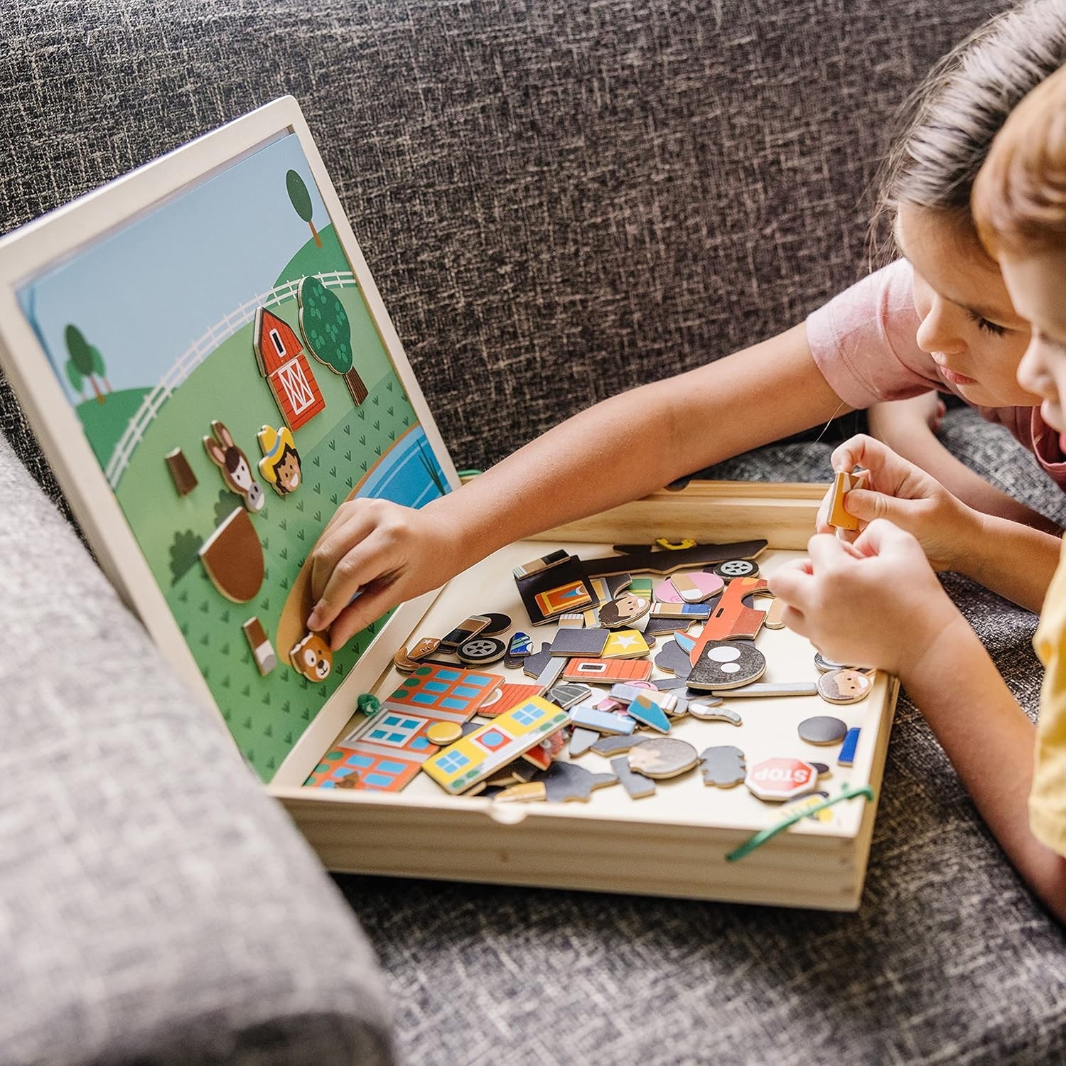 Melissa & Doug Wooden Magnetic Matching Picture Game & Book Scenes NEW