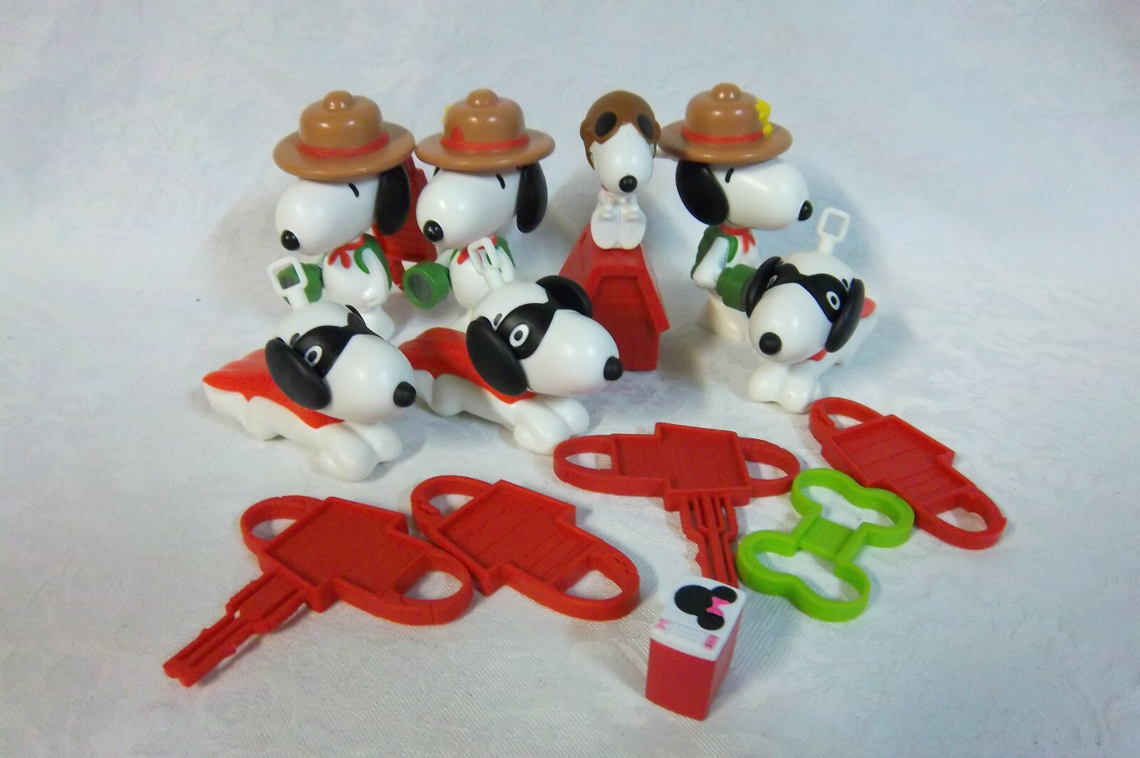 Assorted Peanuts 2016 McDonalds Snoopy Figures 4″ Toy