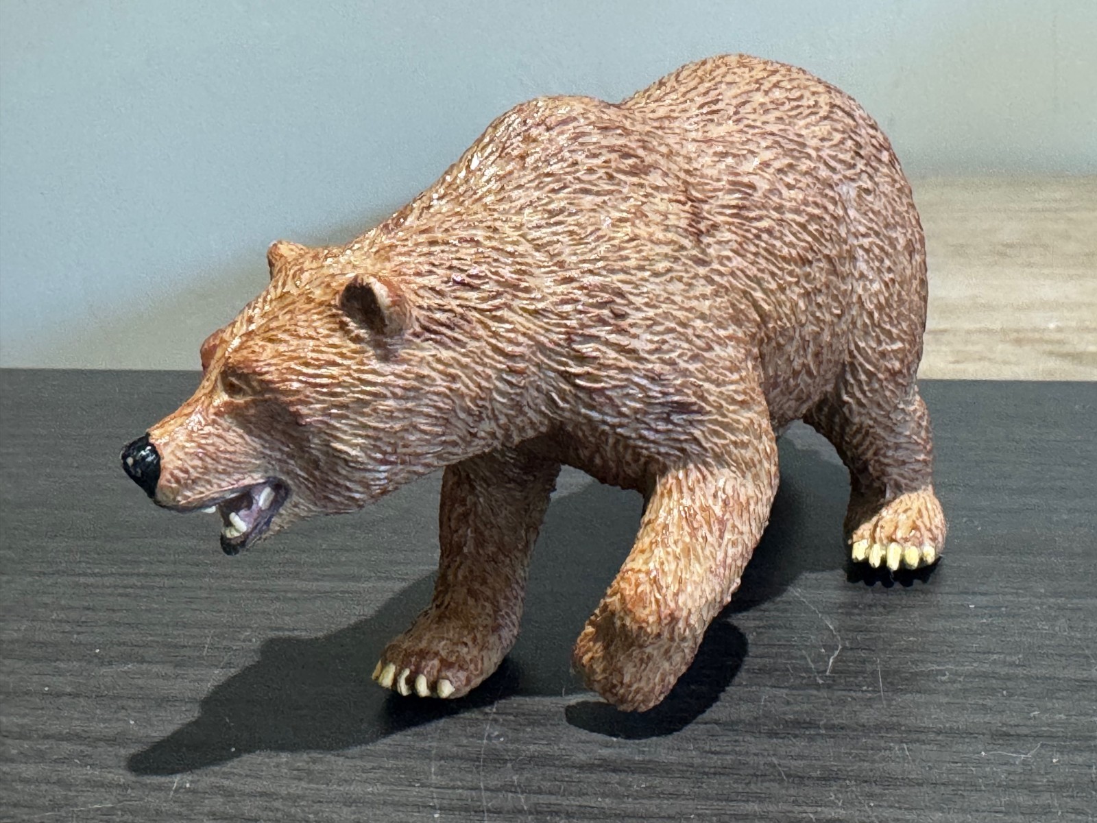 Lot 2 – Vintage 1990 Safari LTD Animals – Brown / Standing Polar Bears ~ 7 in.