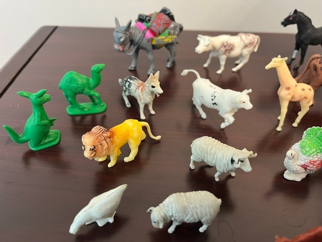 Vintage Lot of 35 Small Plastic Farm & Zoo Animals – Mixed Figures