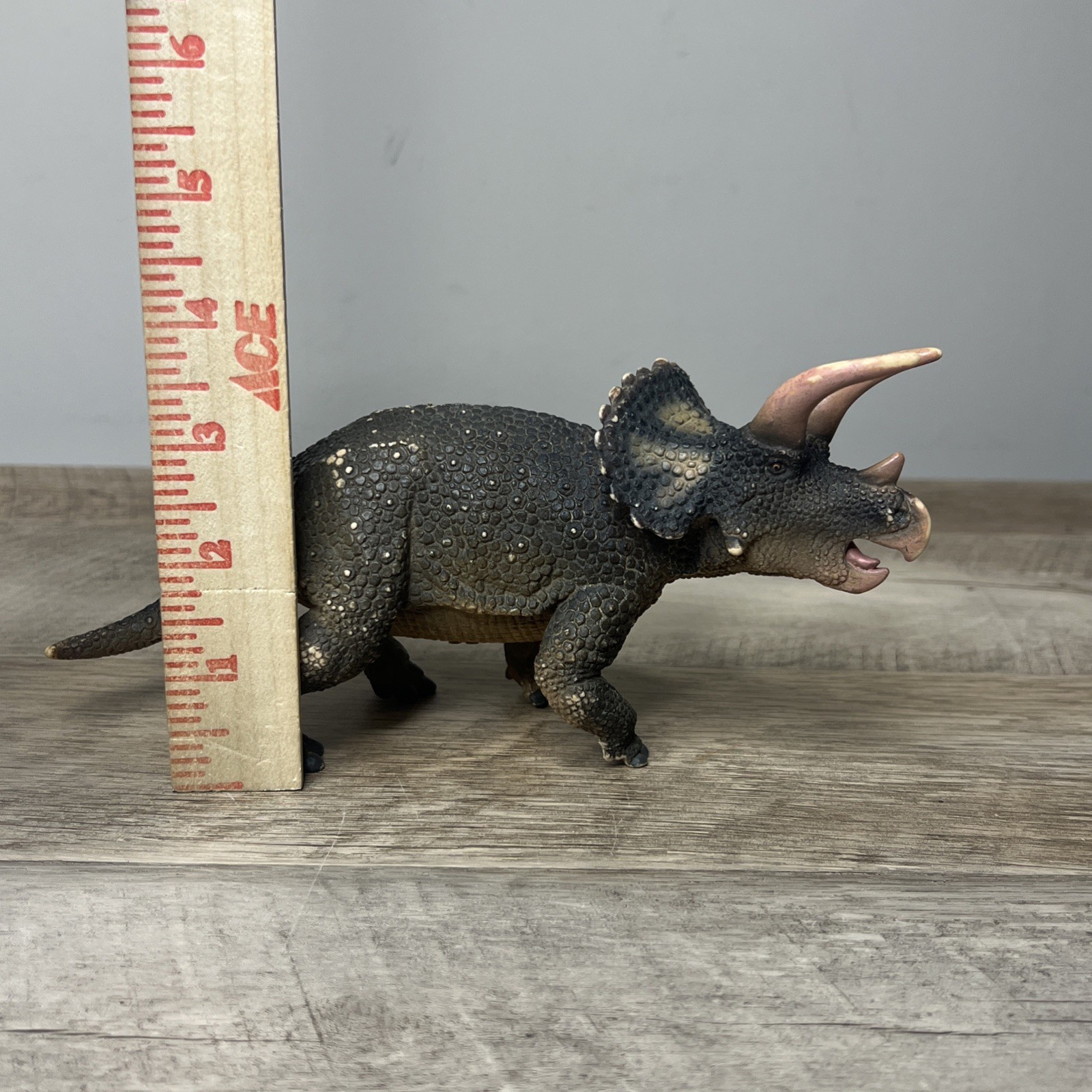 Safari Ltd Triceratops Figure Brown Prehistoric Dinosaur Figurine 6″ 2018