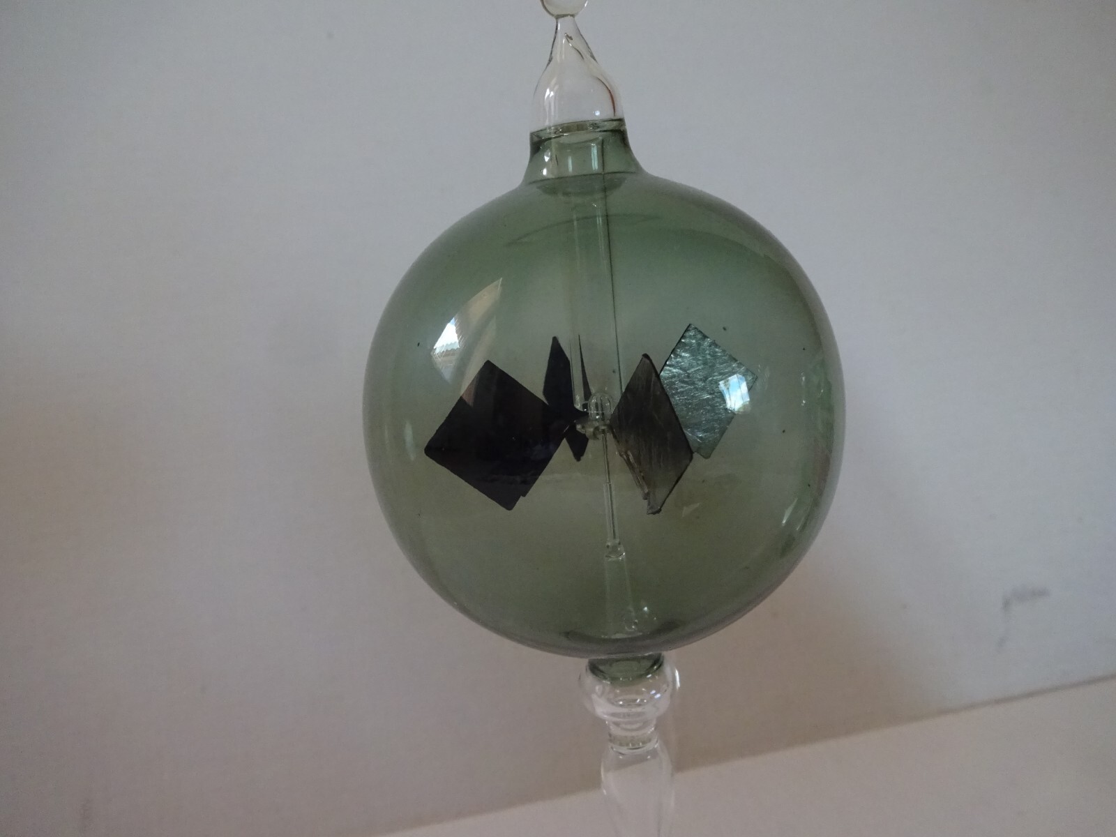 SOLAR RADIOMETER, CROOKES, LIGHTMILL – Green Globe, Clear stem – SMALL