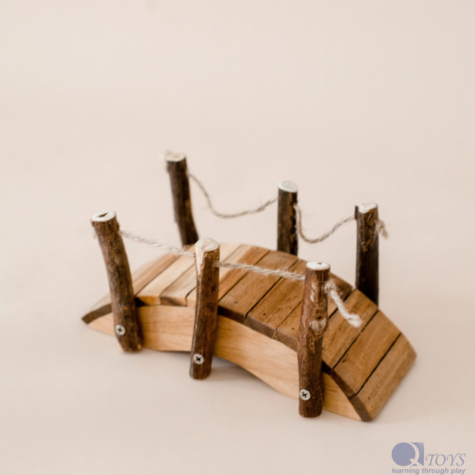 QToys USA Natural Wooden Bridge