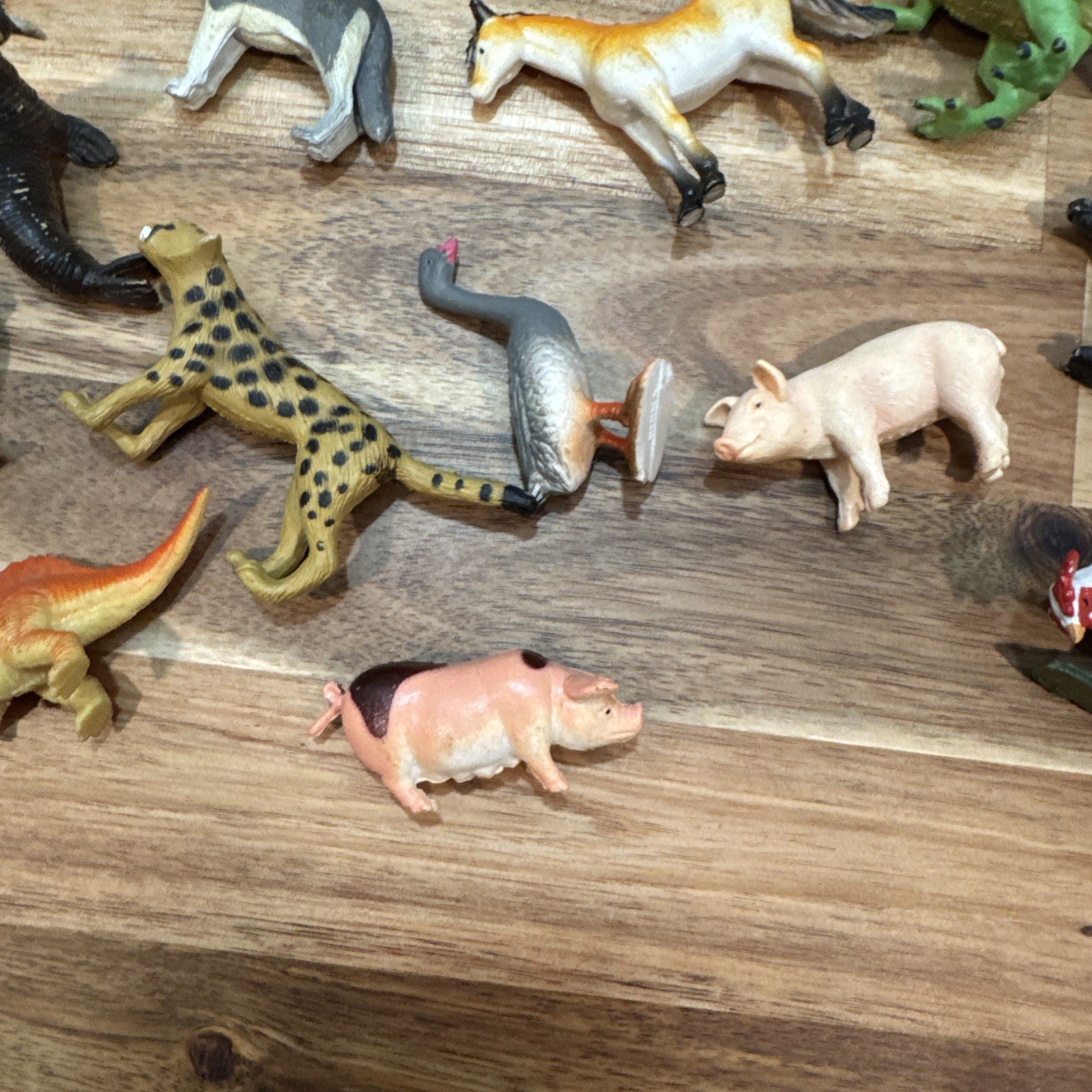 Mixed Lot Small Plastic Zoo Safari Jungle Animal Toy Figures 22-pieces