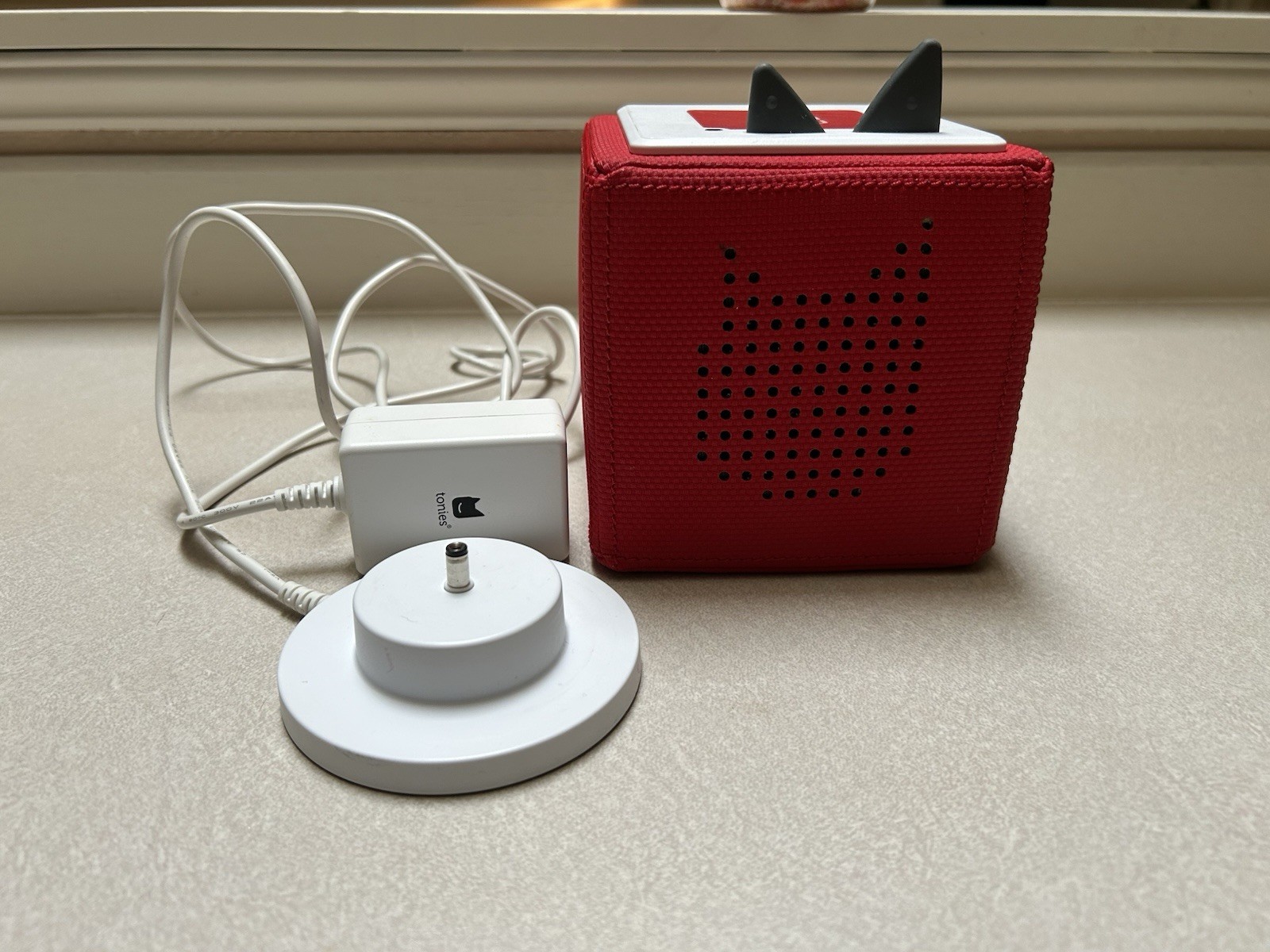 Toniebox 1 Disney/Pixar Numdle Red w/ Charging Station, Adapter & Figures