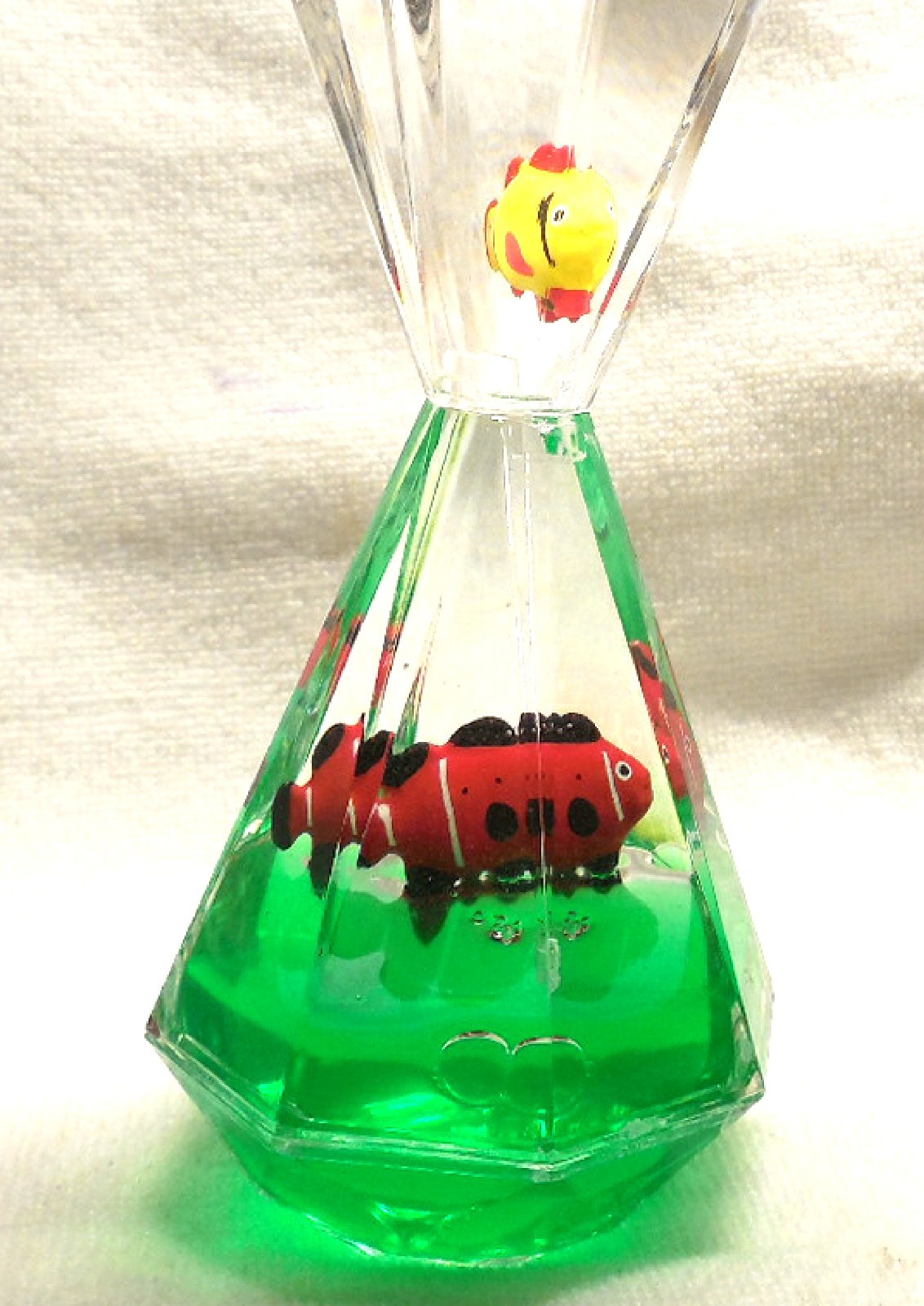 New YUE Action MOTION Liquid Floating Fish Timer Diamond Shaped Autism Calming