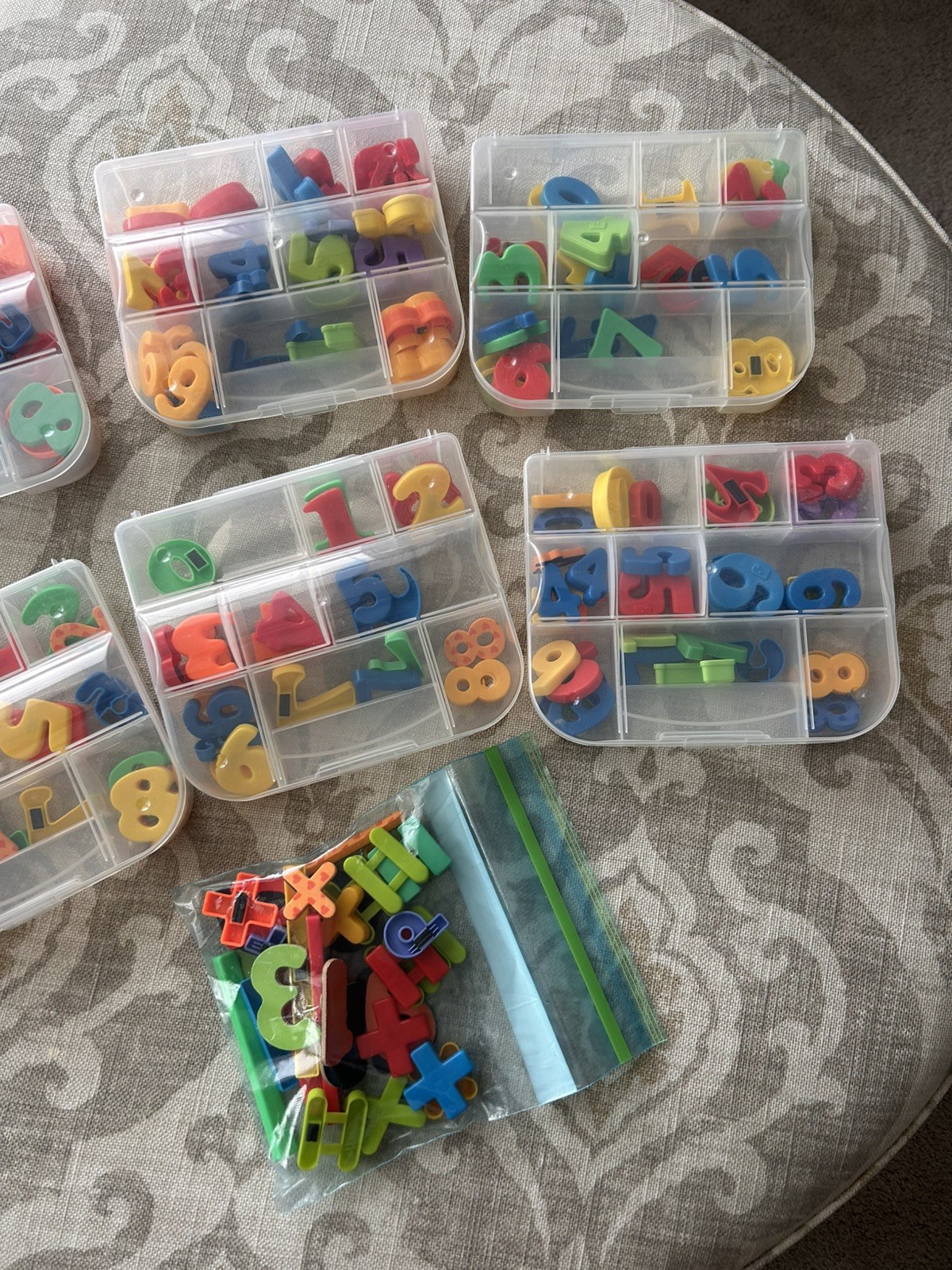 Plastic Numbers Magnetic LOT with storage cases for math groups
