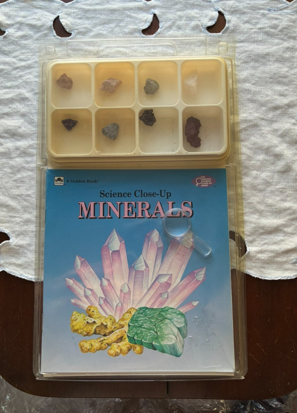 VINTAGE GOLDEN BOOK SCIENCE CLOSE-UP MINERALS W/ SPECIMEN KIT UNUSED 1995