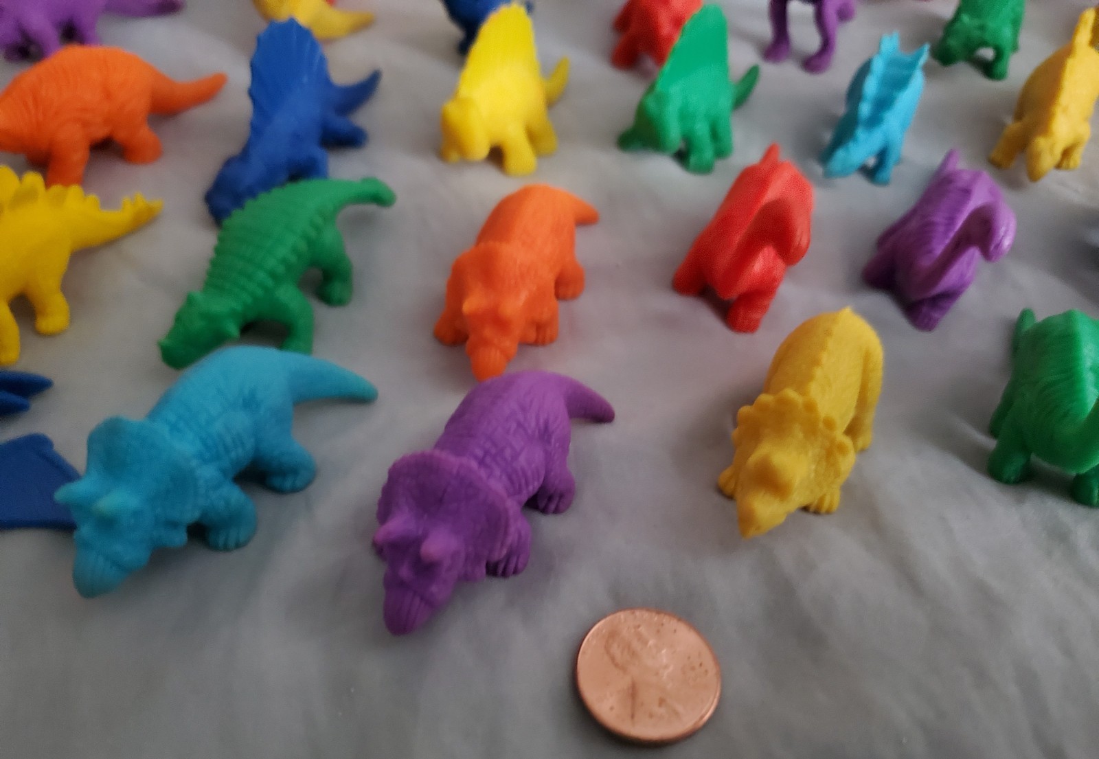 MINIATURE RUBBER – TOY DINOSAURS ~ 2 1/2″ (AVE) ~ LOT OF 48