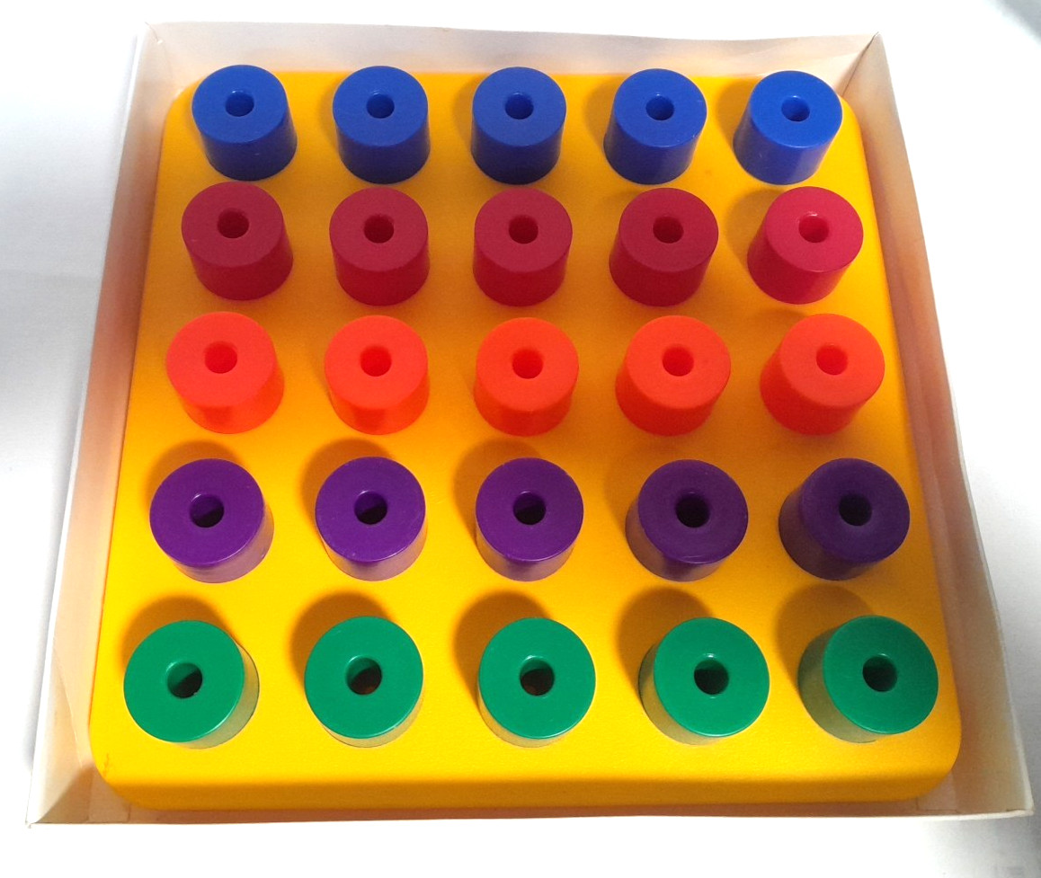 Vtg 1993 Discovery Toys GIANT PEGBOARD 25 Pegs and Board no laces