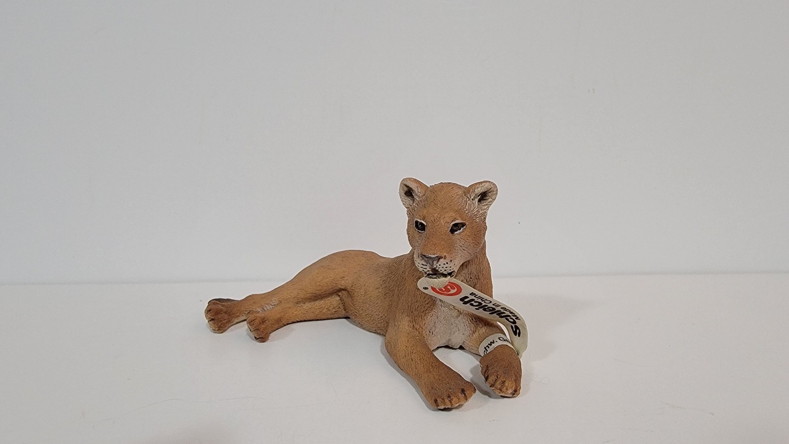 Schleich Lying Down LIONESS Female Lion African Animal Figure 2007 Retired 14375