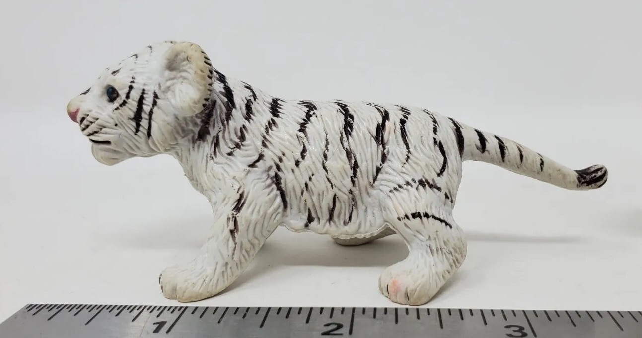 Mixed Lot Of Lion & White Tiger Cub Animal Figures 4″w/tails Realistic
