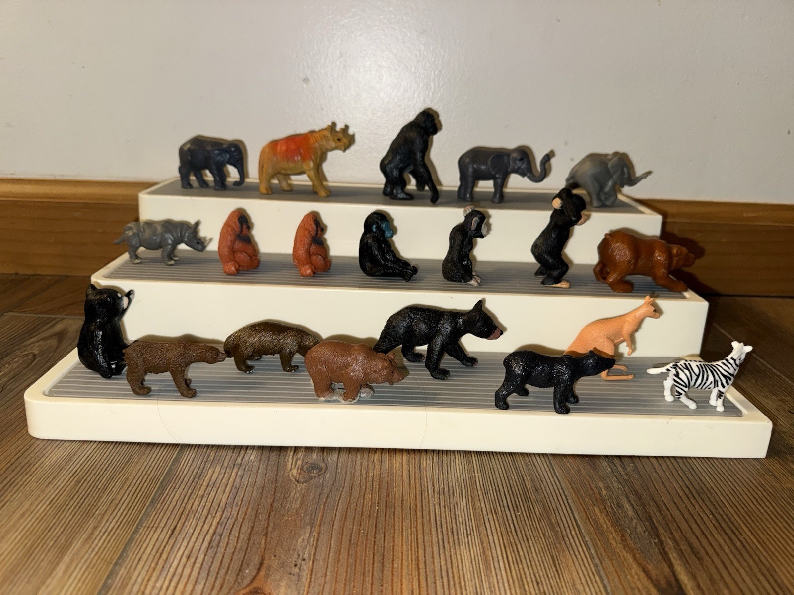 Small Animal Figure Mixed Lot of 20 Figures Jungle Safari zoo Bear Gorilla