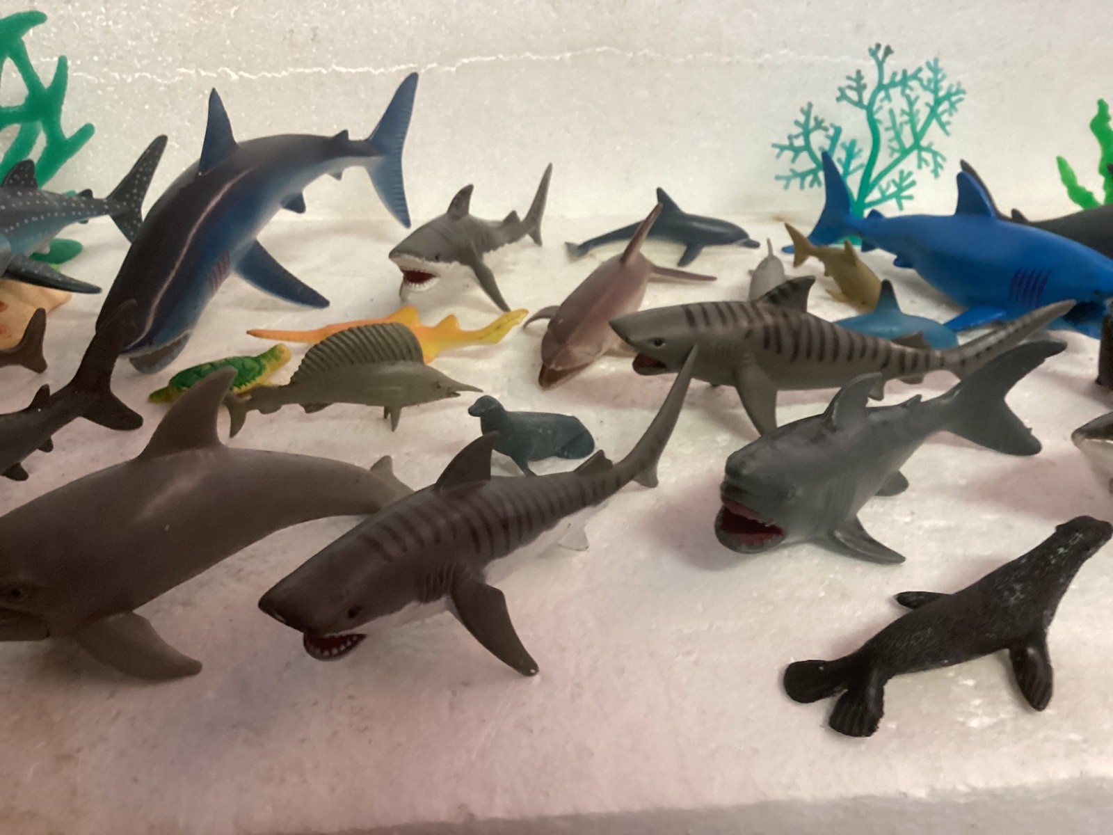 Mixed Lot 27 OCEAN SEA CREATURES Plastic Animals Toy Figures.