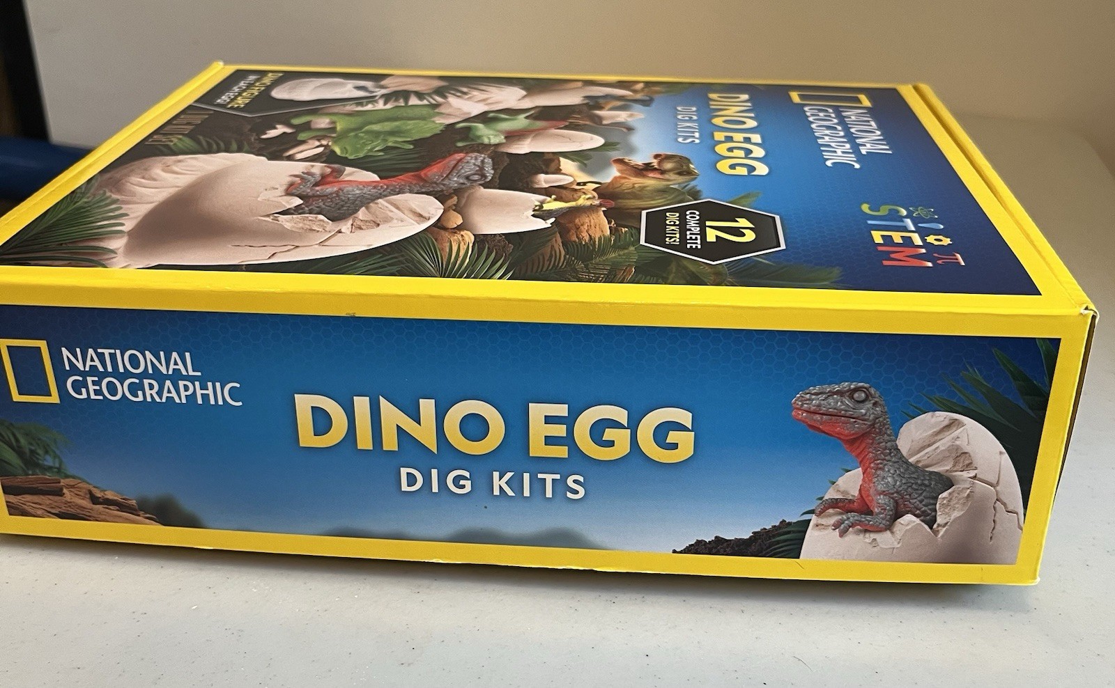 New! National Geographic Dino Dig Kit Educational Science Toy Ages 8 and Up