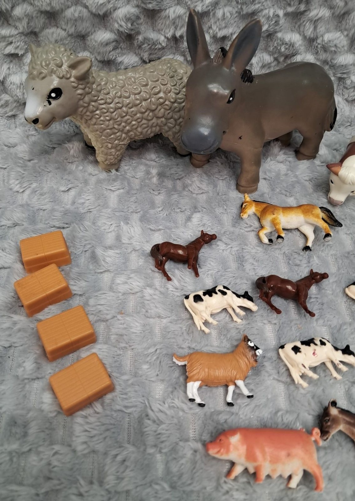Mixed Lot Plastic Farm Toy Animals ERTL & More Horses Cows Fence Pig Cattle