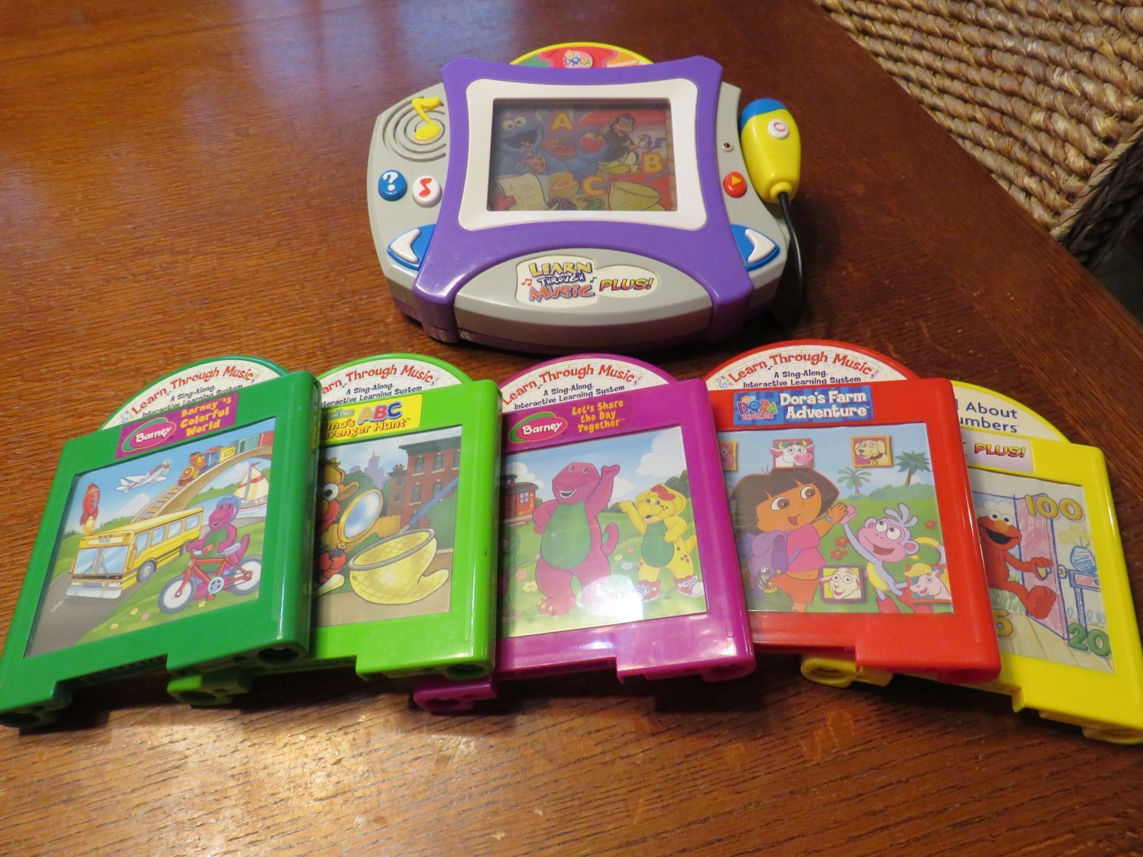 Mattel LEARN THROUGH MUSIC PLUS & 6 Cartridges DORA, BARNEY, SESAME STREET *READ