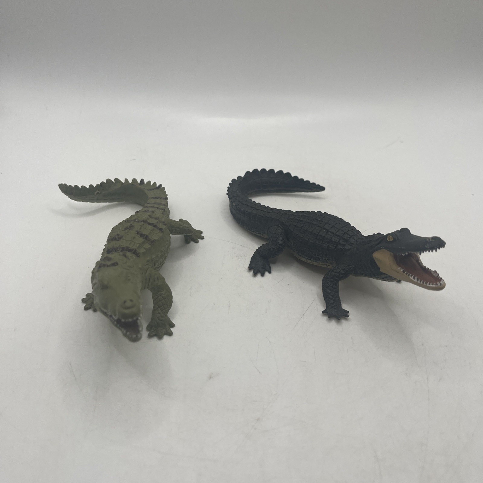 Lot of 2 Vintage Safari Ltd. 6″ Alligators 1996 & 1997