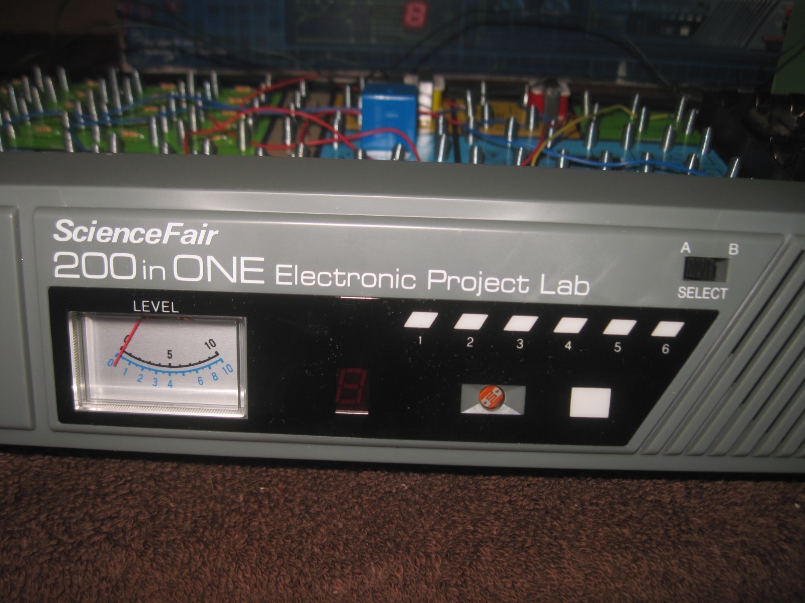 Radio Shack 200 in One Science Fair Electronic Project Lab. Cat. No. 28-265
