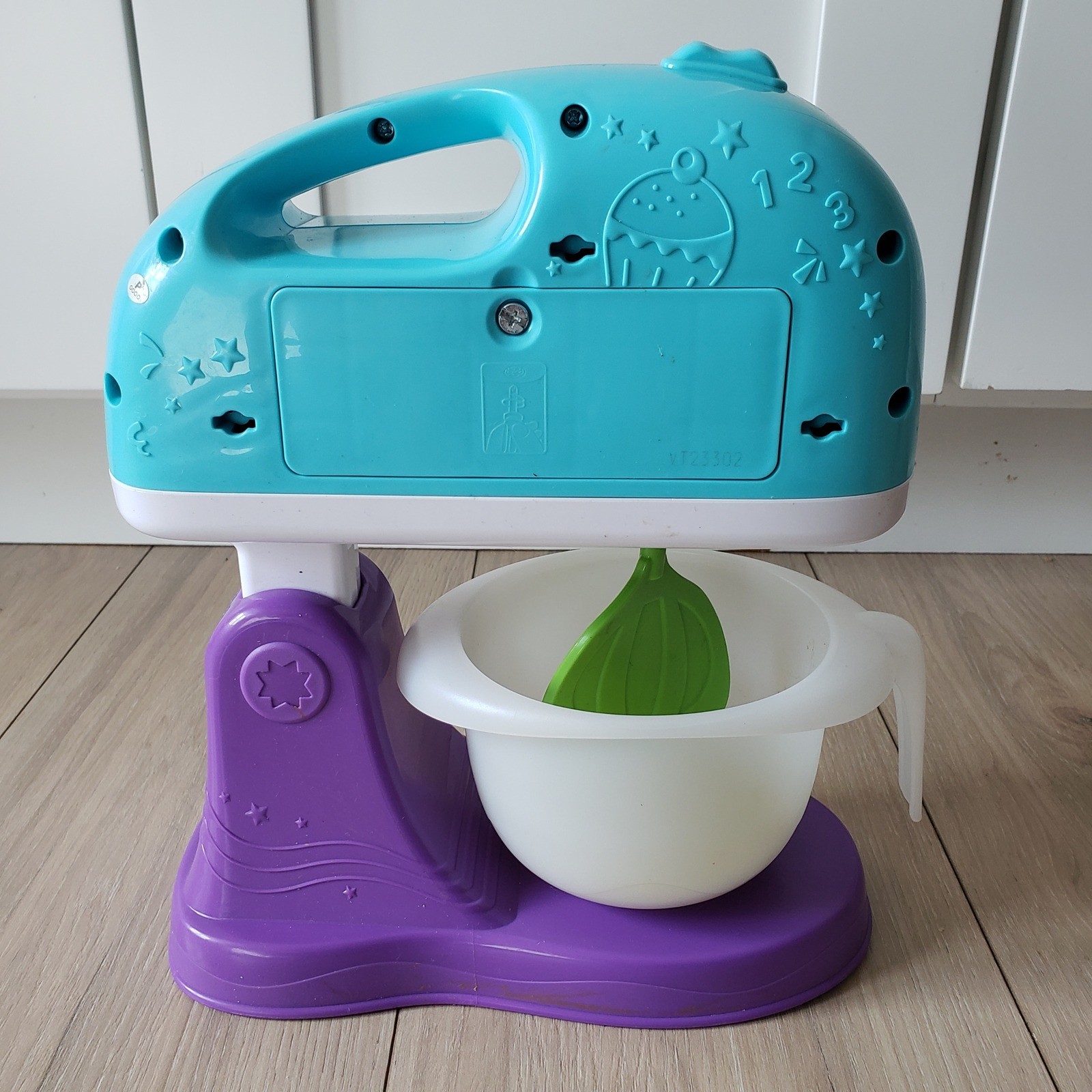 LeapFrog Rainbow Learning Lights Mixer Kids Unisex Blue Interactive Baking Toy