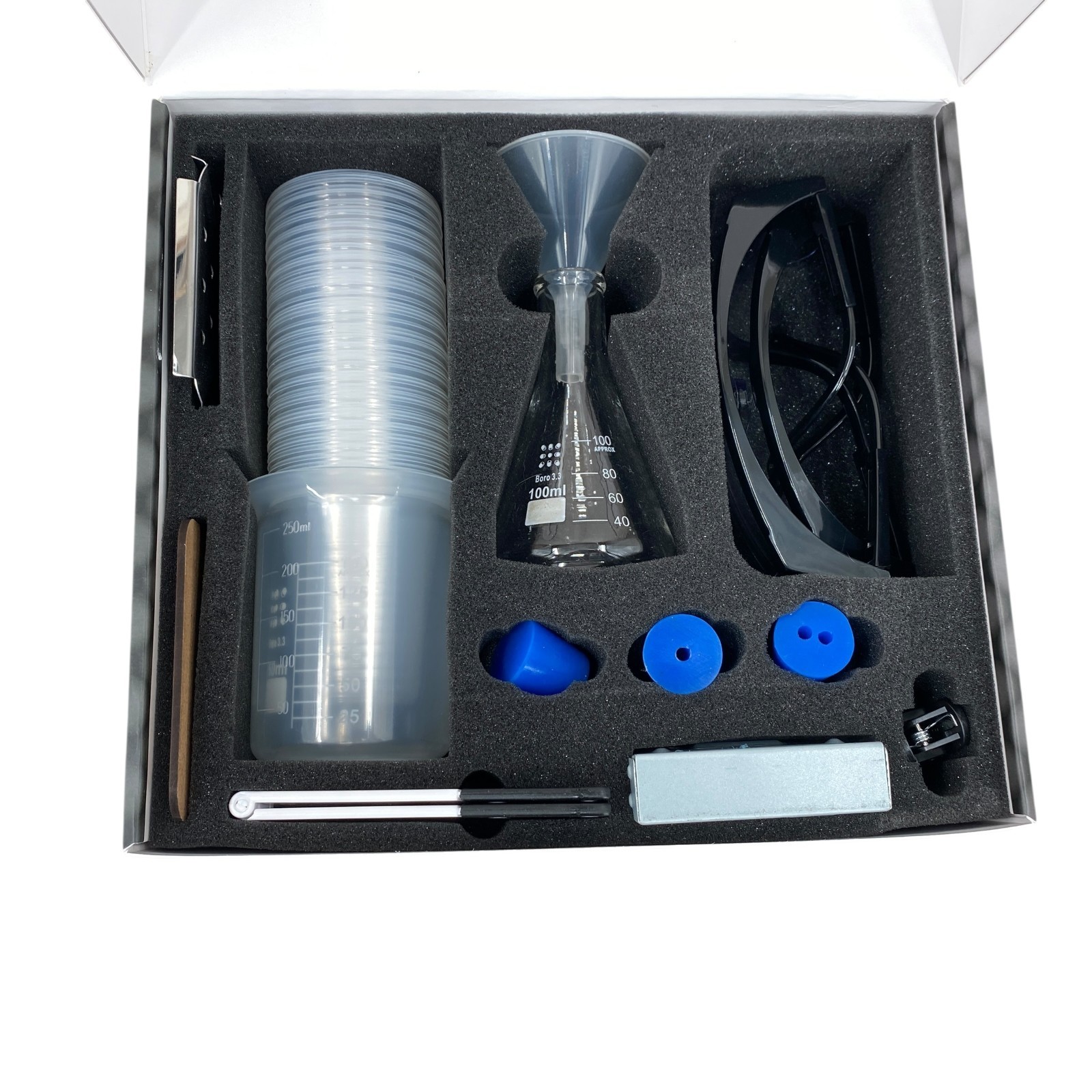 MEL Chemistry Starter Kit with VR plus 3 Sealed Kits 10+