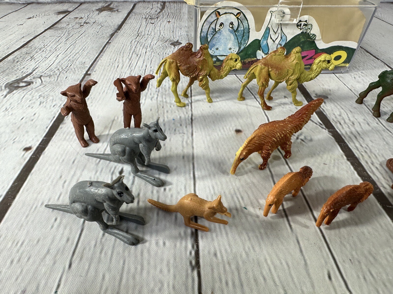 Vintage Knoxville Zoo 32 Piece Plastic Zoo Animals Hong Kong Ages 4 And Up, VGC!