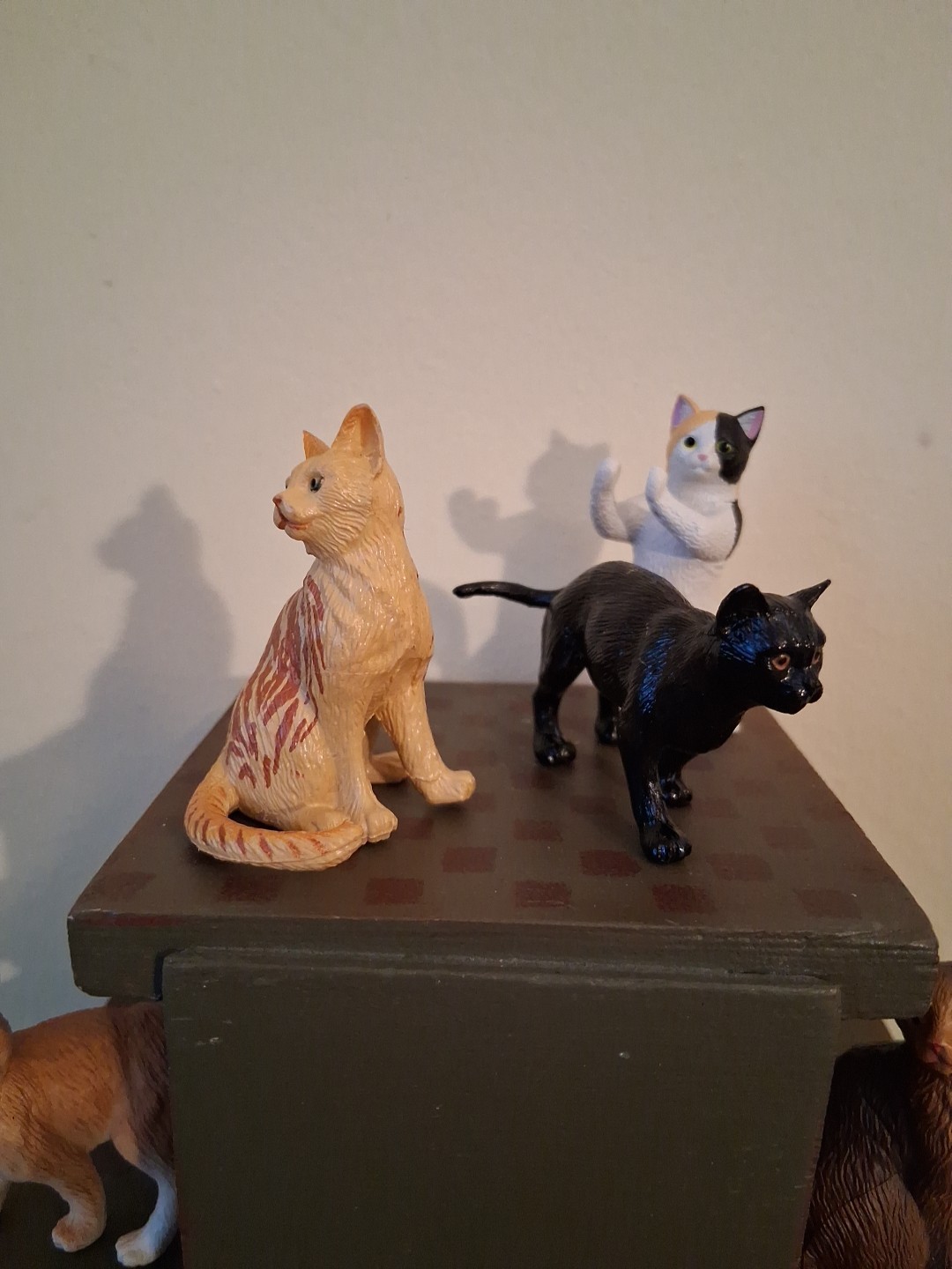 Miniature 7 Cats Figure Lot of Hard Plastic. 2 “