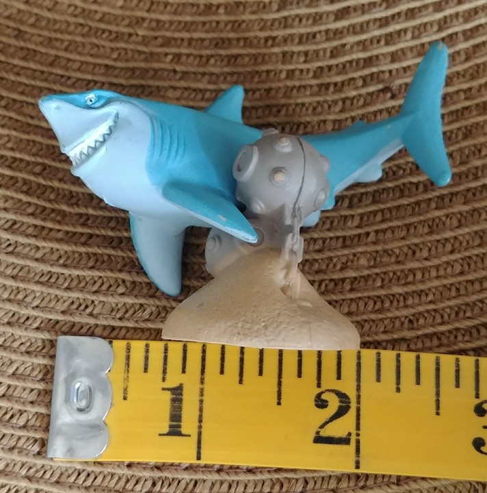 Evil grin 2.5 inch Great White Jaws with Mine Plastic Shark Attack Toy USED