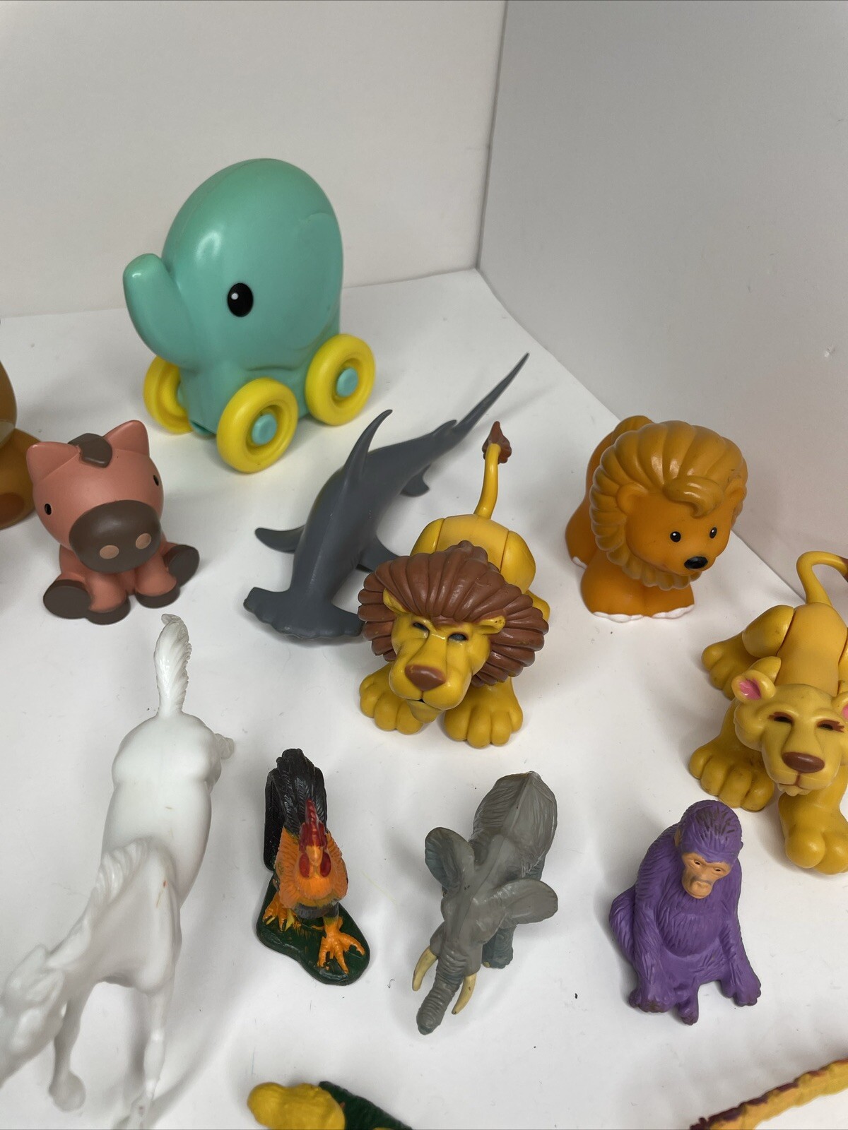 32 Lot Miniature Toy Plastic Animal Figures Mixed Sizes/Styles -Lions, Horses