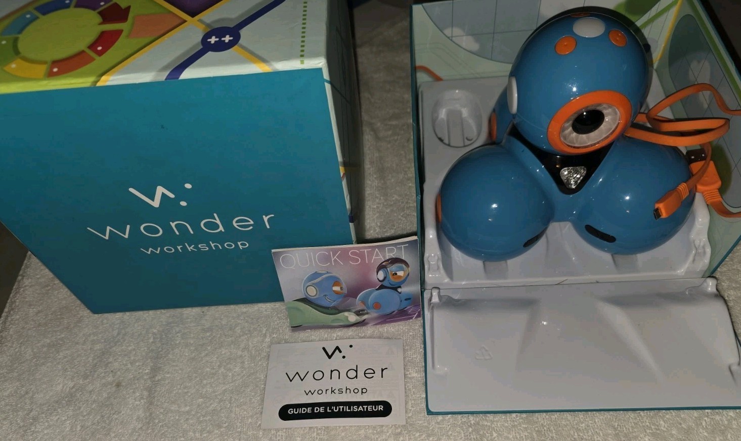Wonder workshop Dash Coding Robot W/ USB charging cable And Box Tested Working