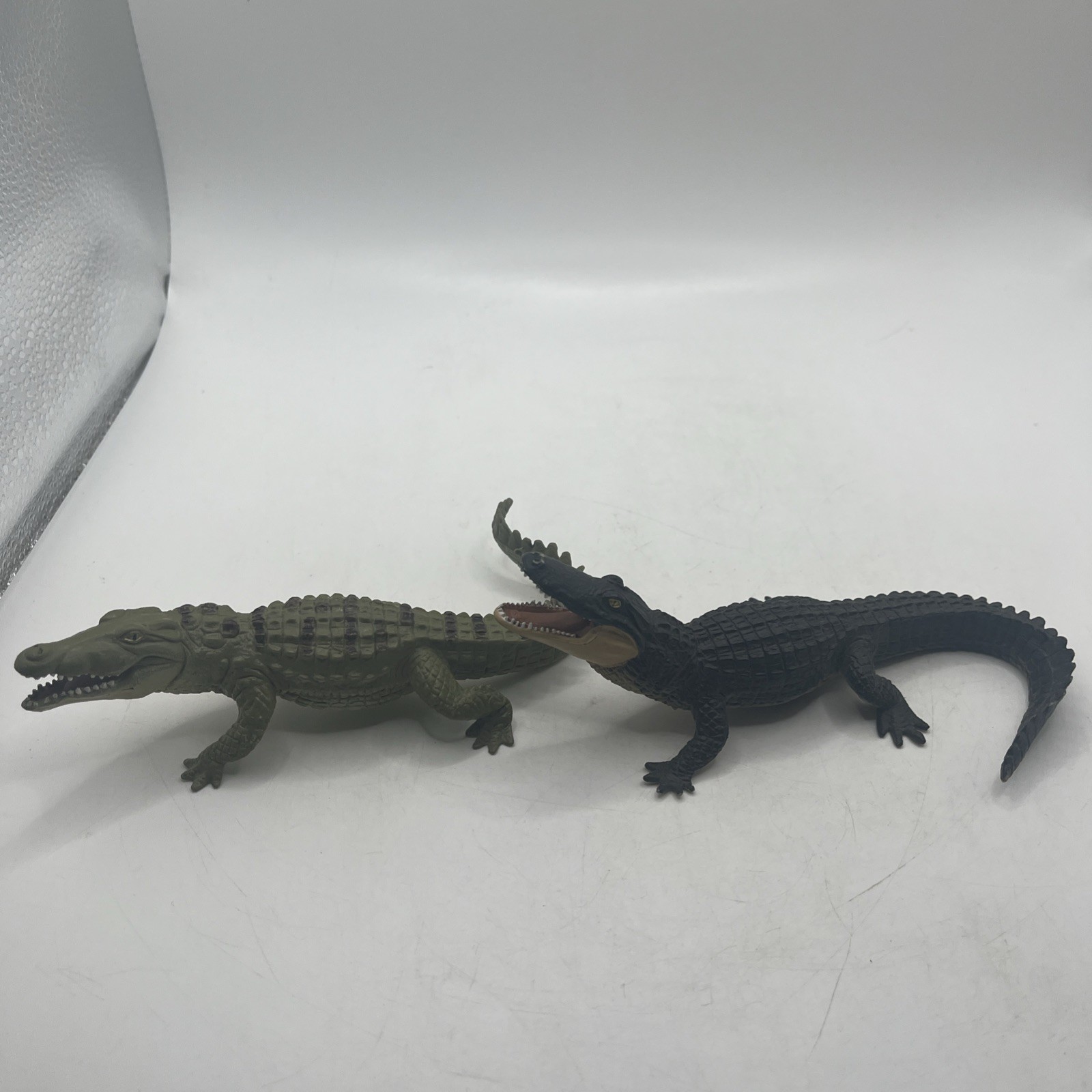 Lot of 2 Vintage Safari Ltd. 6″ Alligators 1996 & 1997