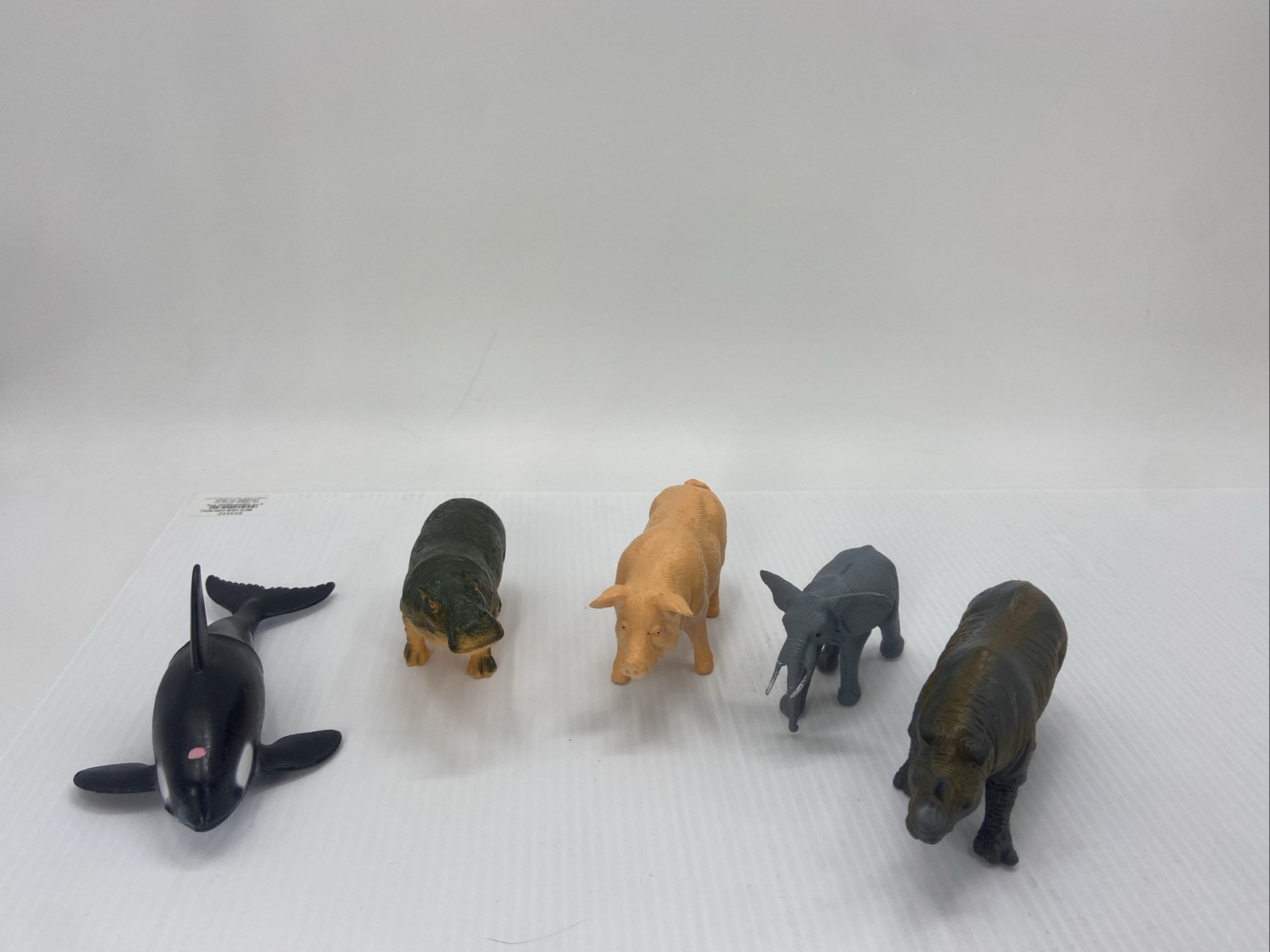 miscellaneous lot Of Toy Animals. Rhinos, Zebras, Lions, Lizards Etc. {AA}