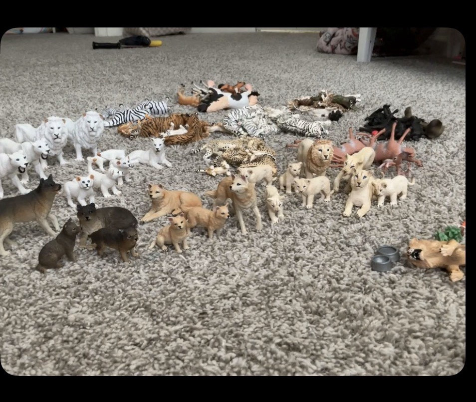 Mixed Lot Plastic Animal Figures & Figurines – Safari Zoo Farm (Zebra Tiger)