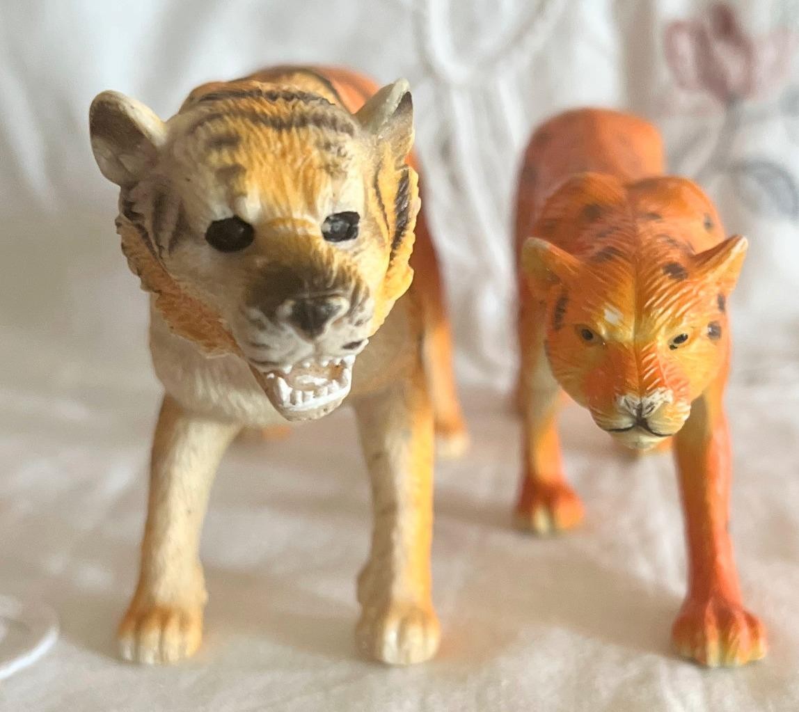 2 Wildlife Jungle Animals Tiger 7″ Length + Leopard 6″ Length Flexible Plastic