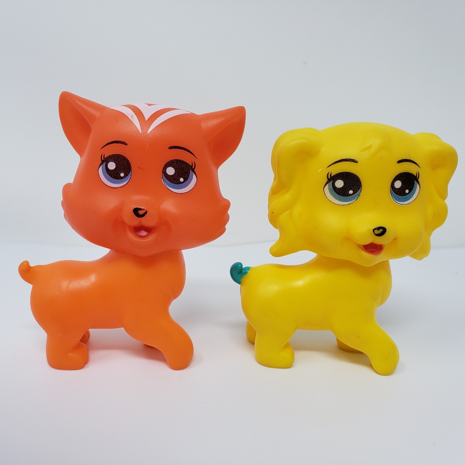 Dog Cat Kitten Plastic Toy Figures Not Branded Lot of 2