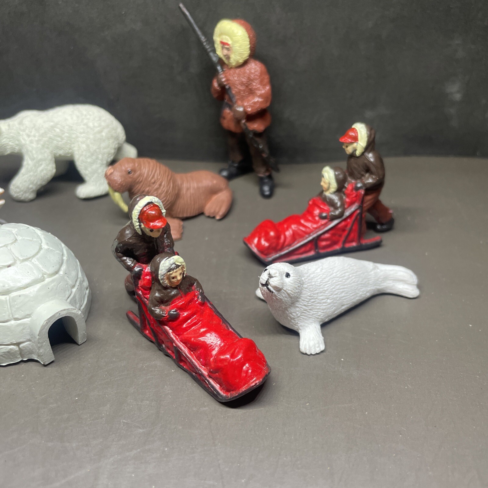 Safari Good luck minis Arctic Fun Pack – bobsled RARE w igloo