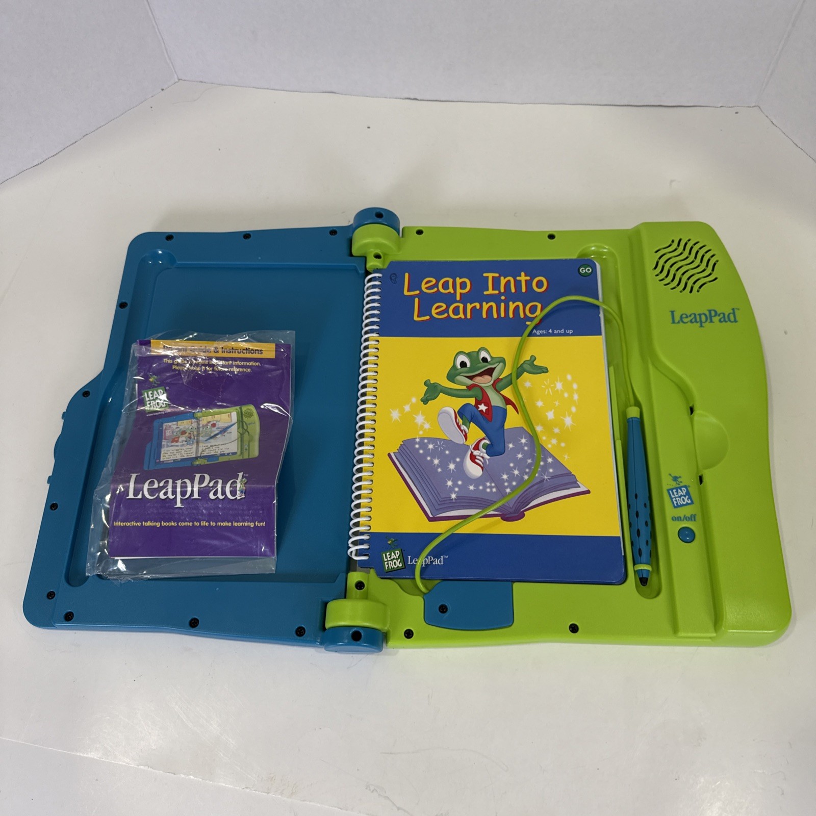 Leapfrog LeapPad Learning Game System Console & Book Model 57-000-01 WORKS GREAT