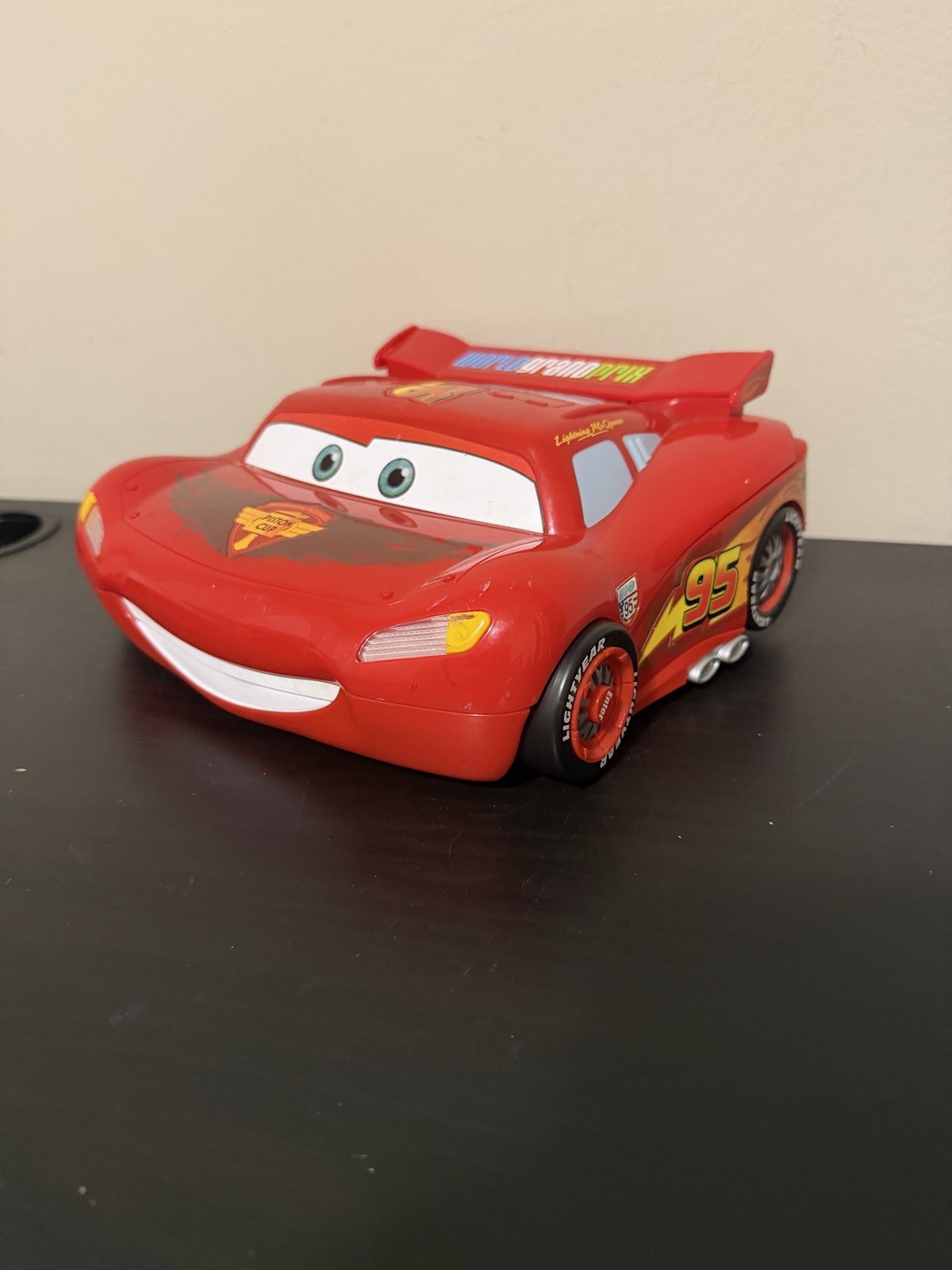 Disney Pixar Cars 2 Lightning McQueen VTech Learning Laptop W/ Mouse Works