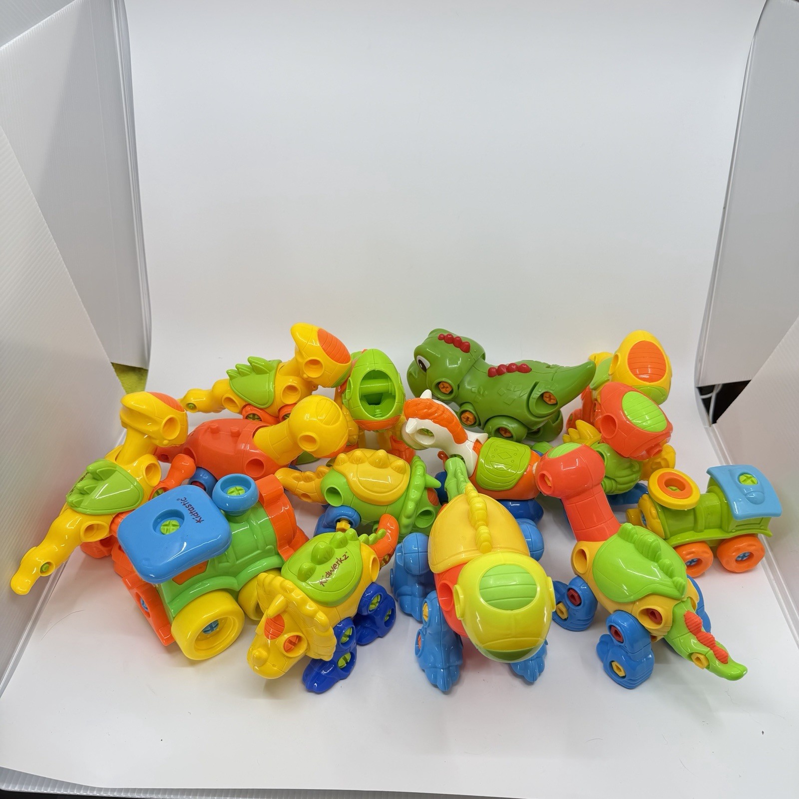 Kidswerkz Build a Dinosaur Set Stem Toy HUGE LOT WITH SCREWS AND SCREWDRIVERS