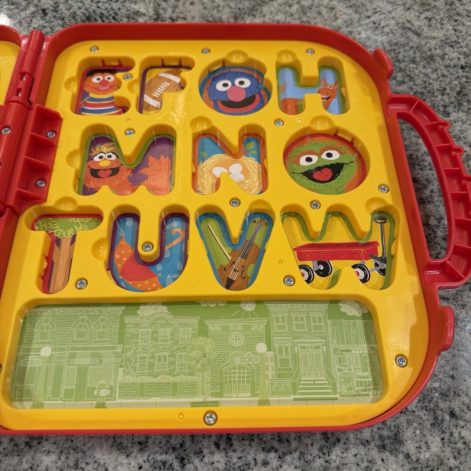 Sesame Street/Hasbro Elmo’s On The Go Alphabet Letters Carry Case-*READ/Lt Flaws