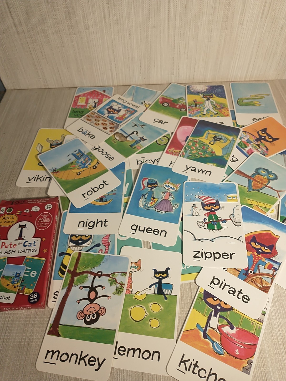 Pete the Cat 36 Flash Cards ABC’s and Words Flash Cards Ages 3+