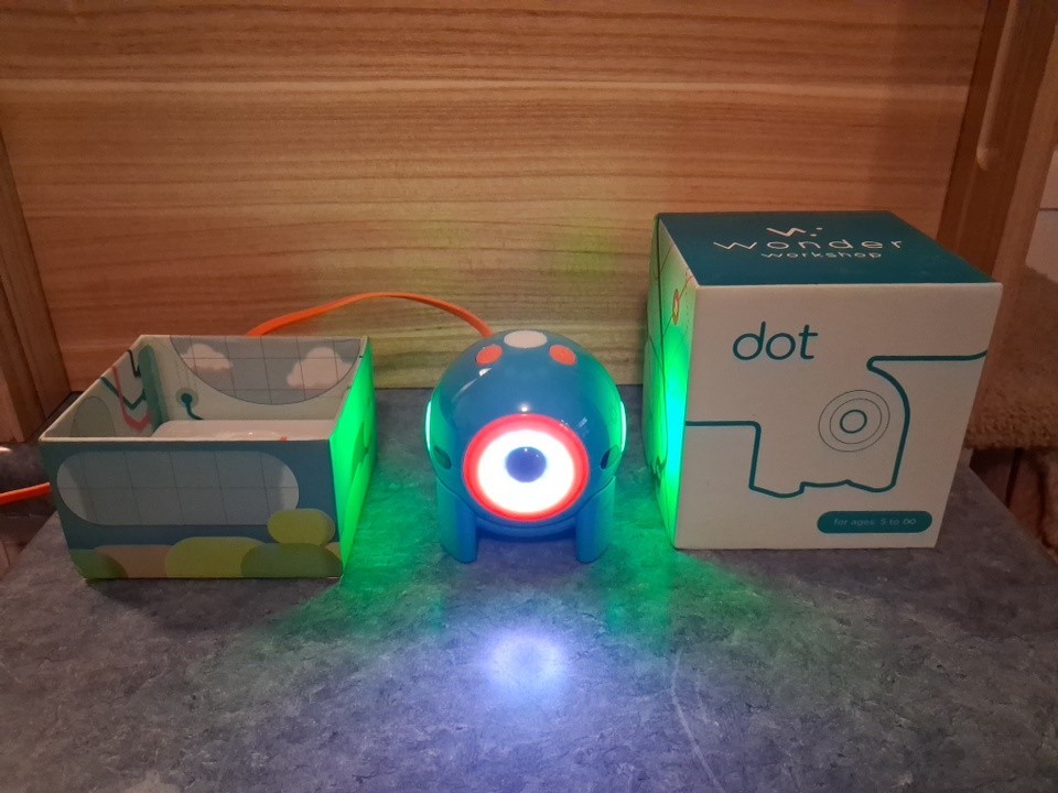 Blue Wonder Workshop Dot Robot D001, Lightly Used-Works Perfect-No Damage-