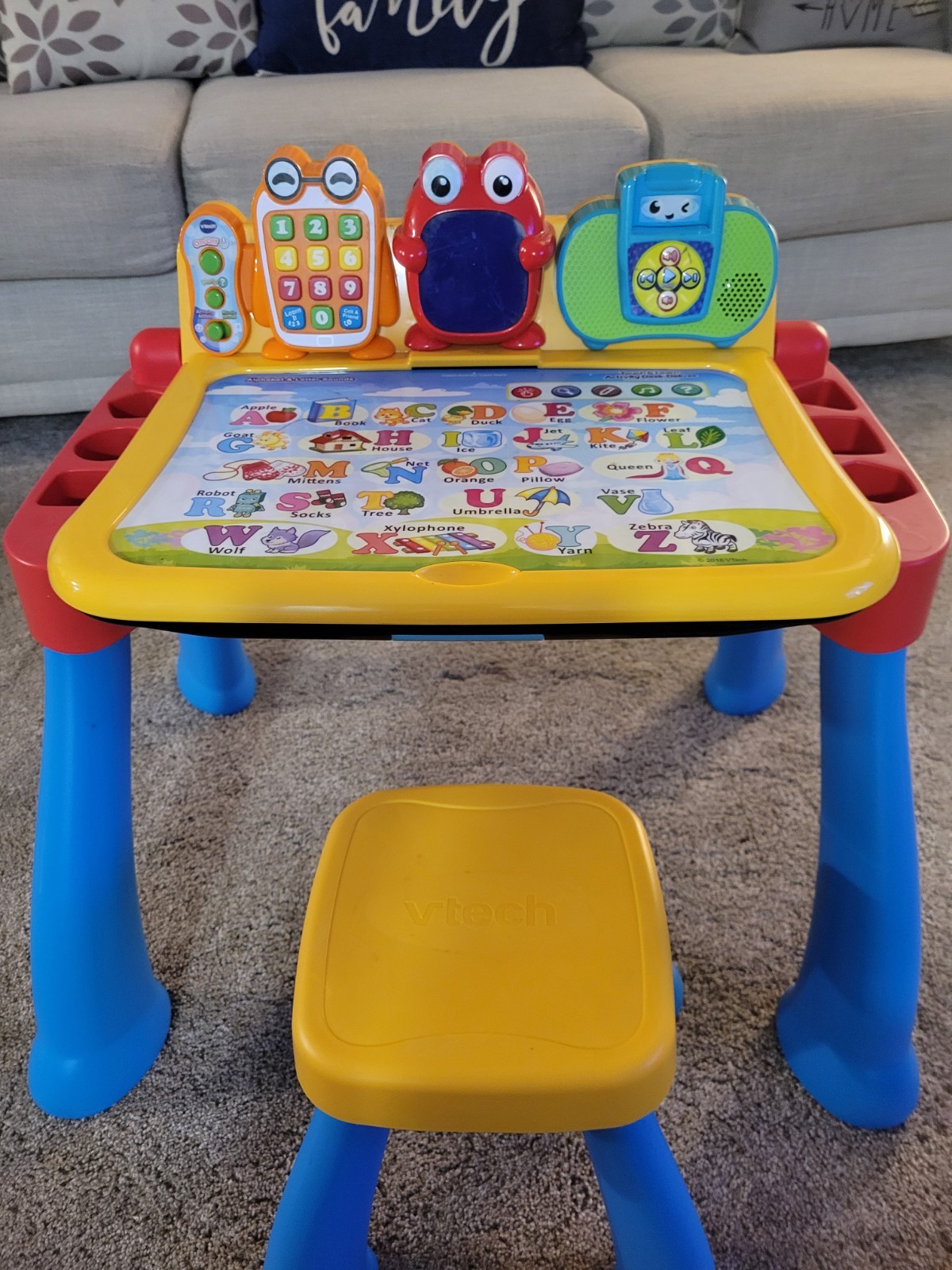 Vtech Touch & Learn Activity Desk with Stool (80-194800)