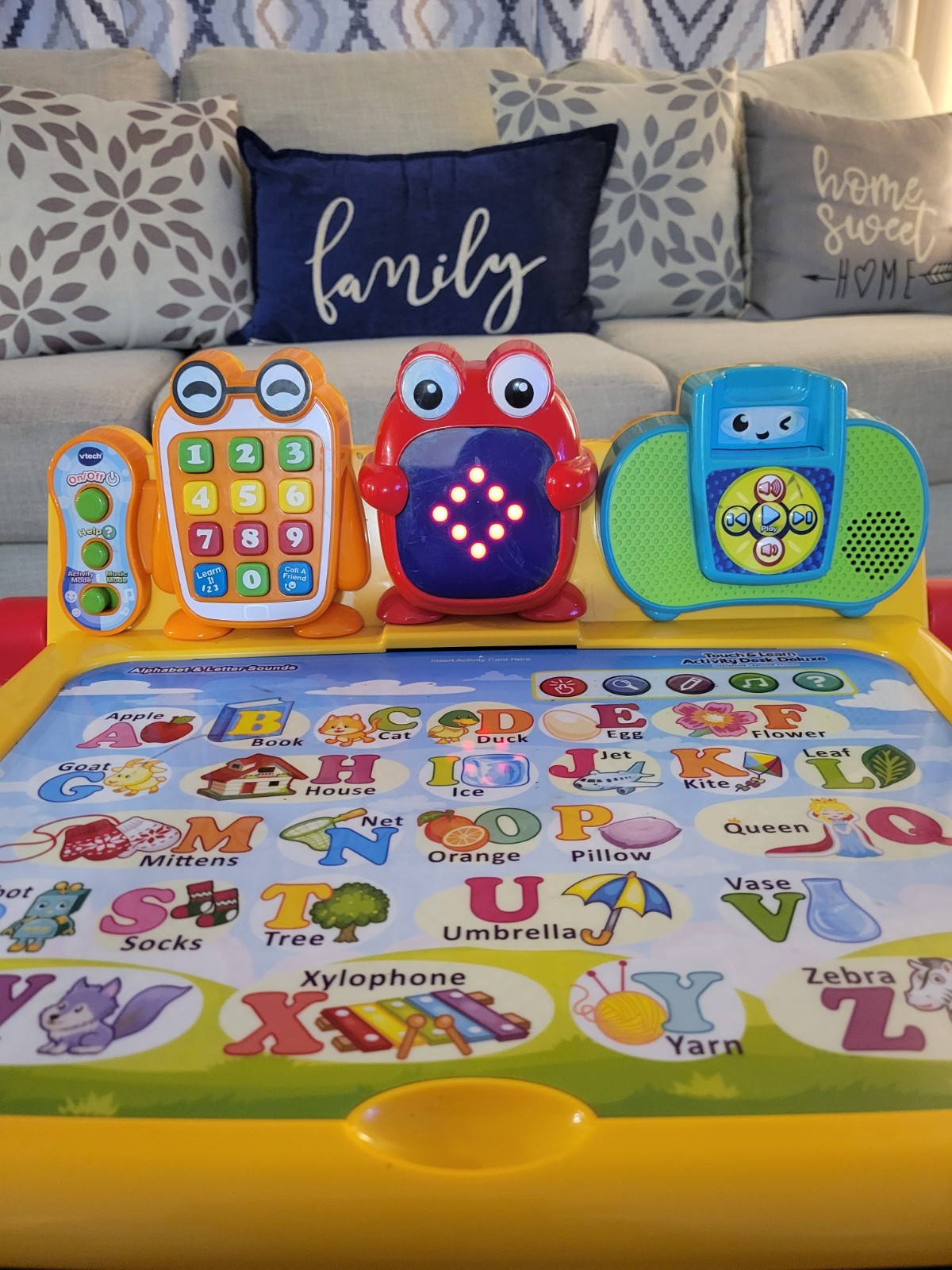 Vtech Touch & Learn Activity Desk with Stool (80-194800)