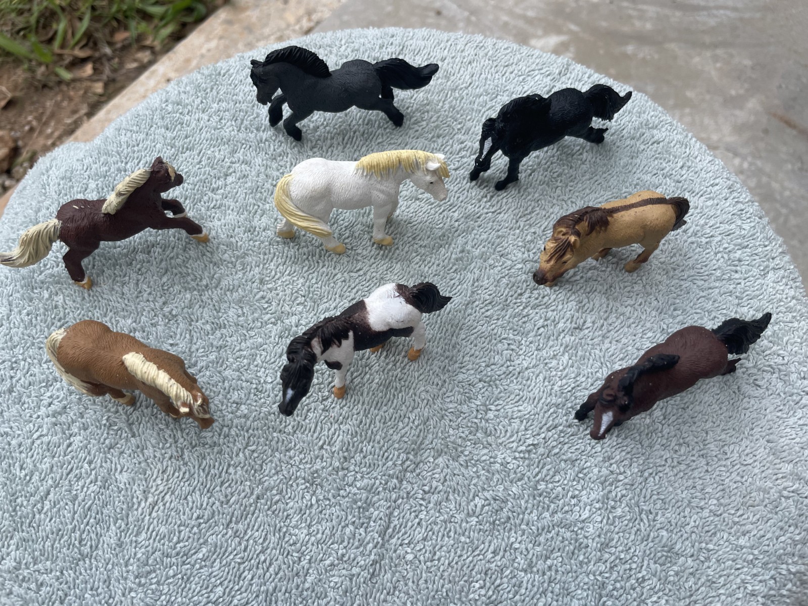 SET OF 8 MINIATURE TOY PONIES by Safari Ltd; New in pkg; horse/pony/ FREE SHIP