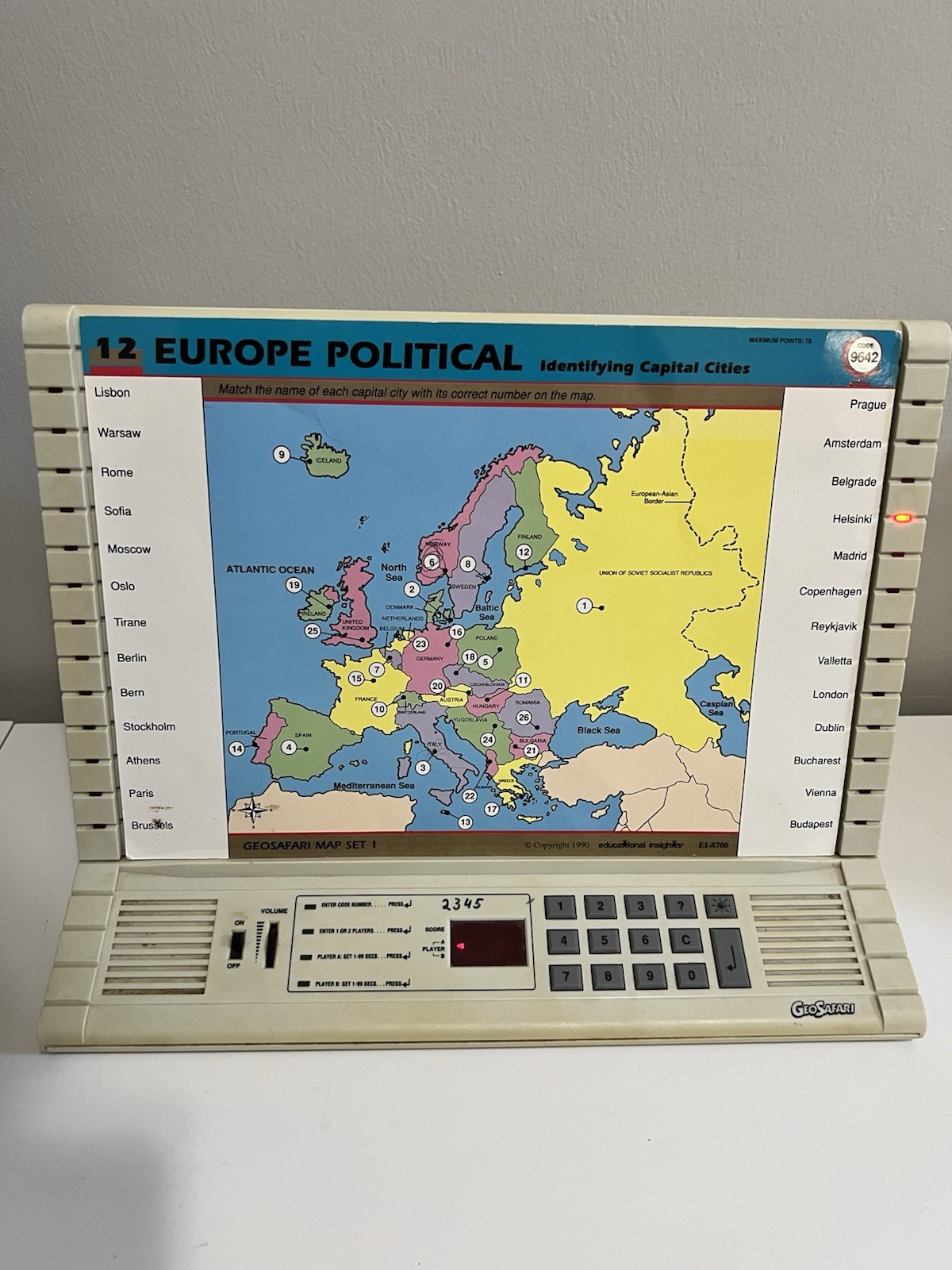 GeoSafari EI-8700 Electronic Learning Game – Working – 31 Cards Included